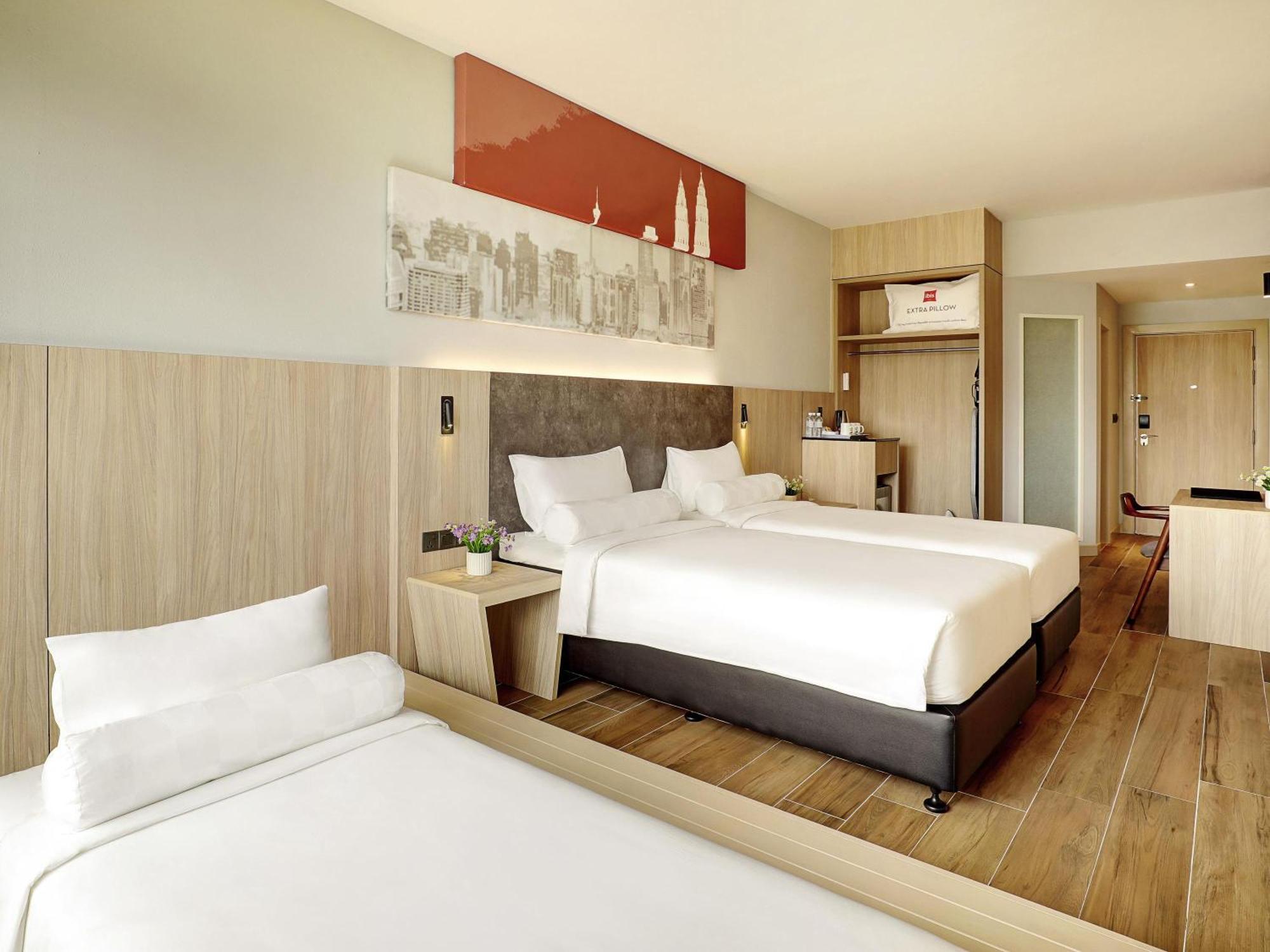 Deluxe Room Twin Beds