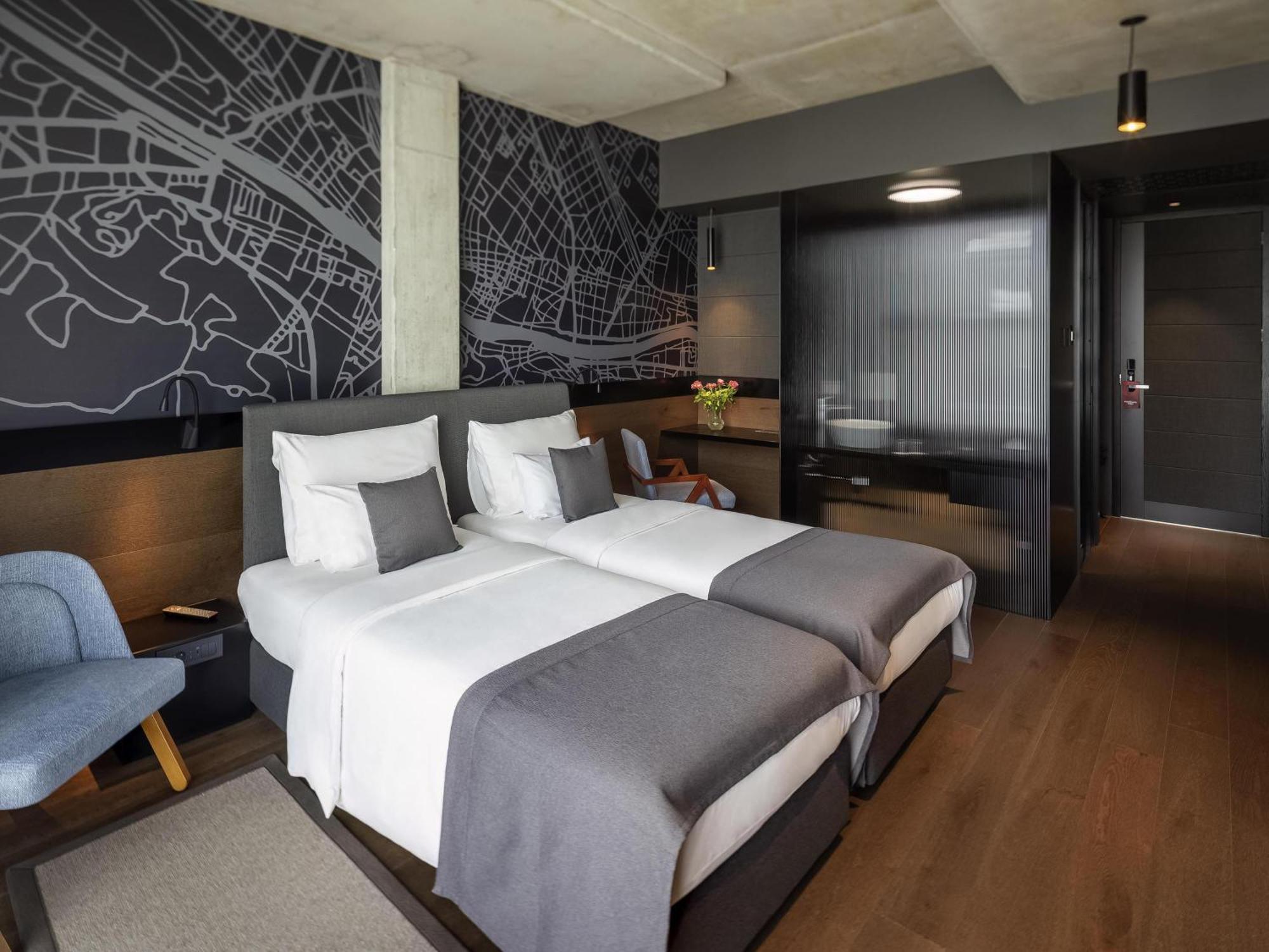 Deluxe Room Two Single Beds