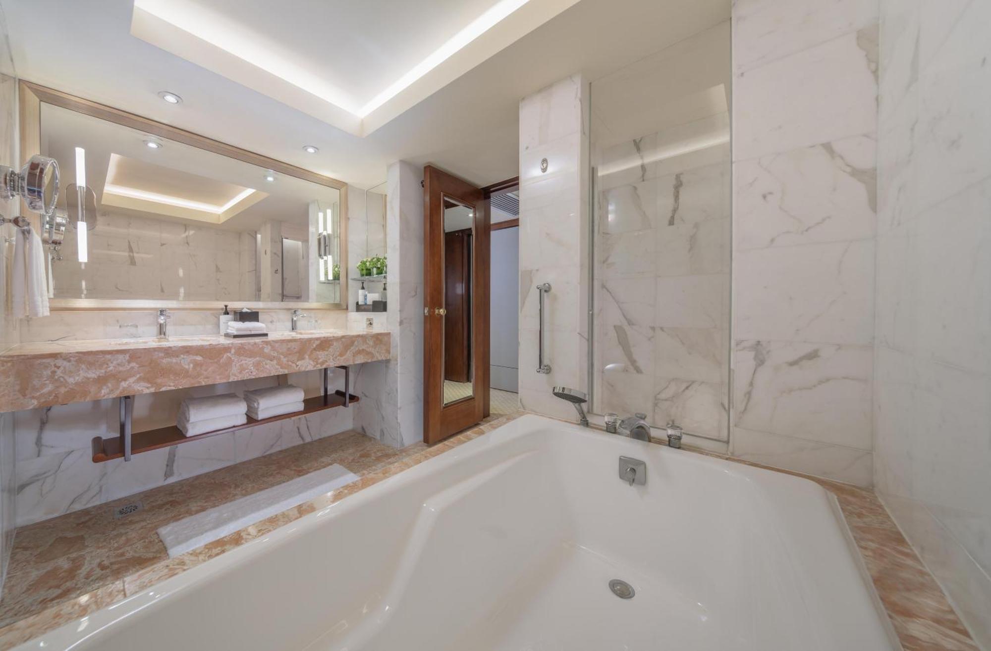 Premium King Room Harbor View