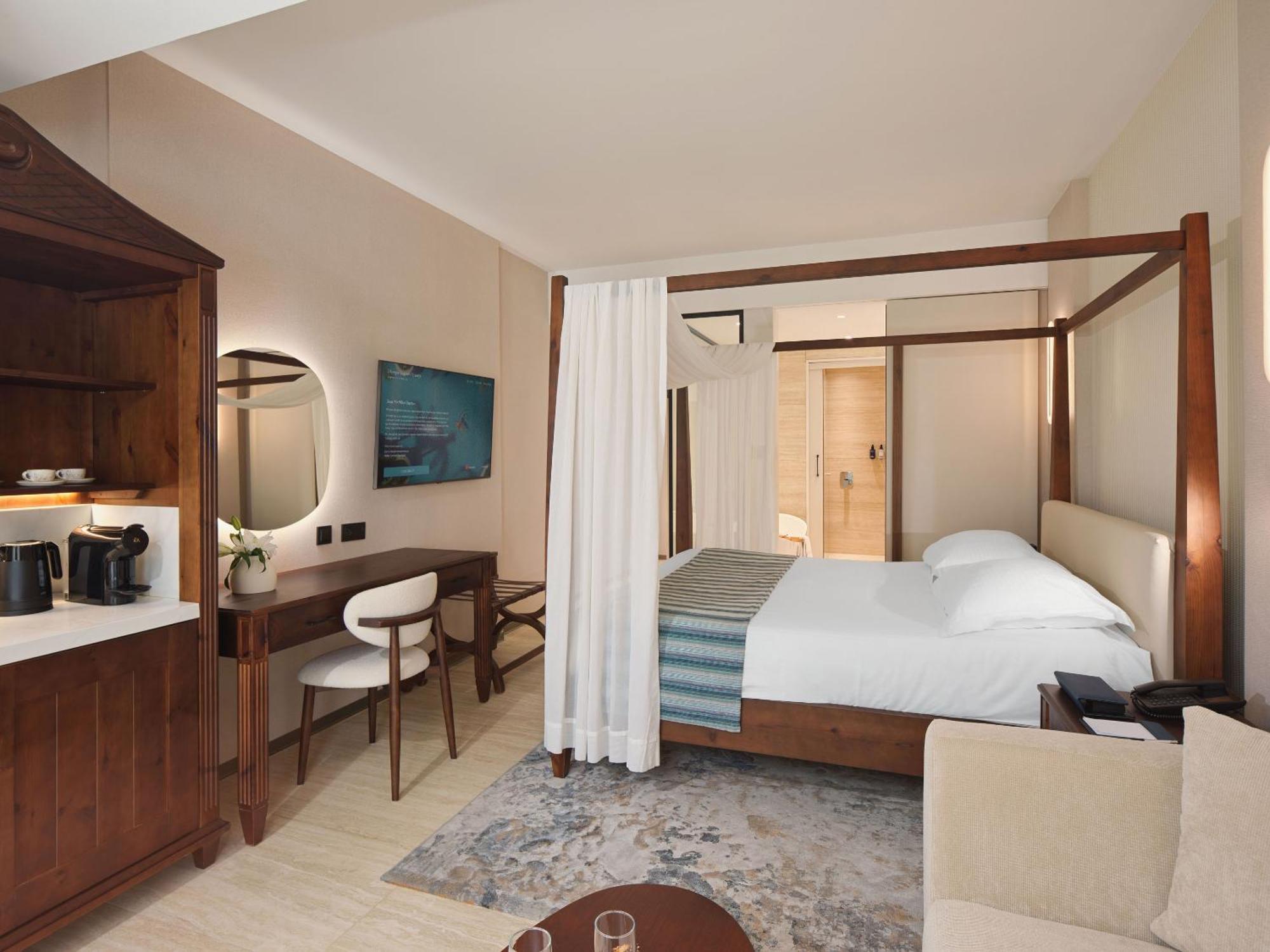 Fisherman's Junior Suite Private Pool 18 years old