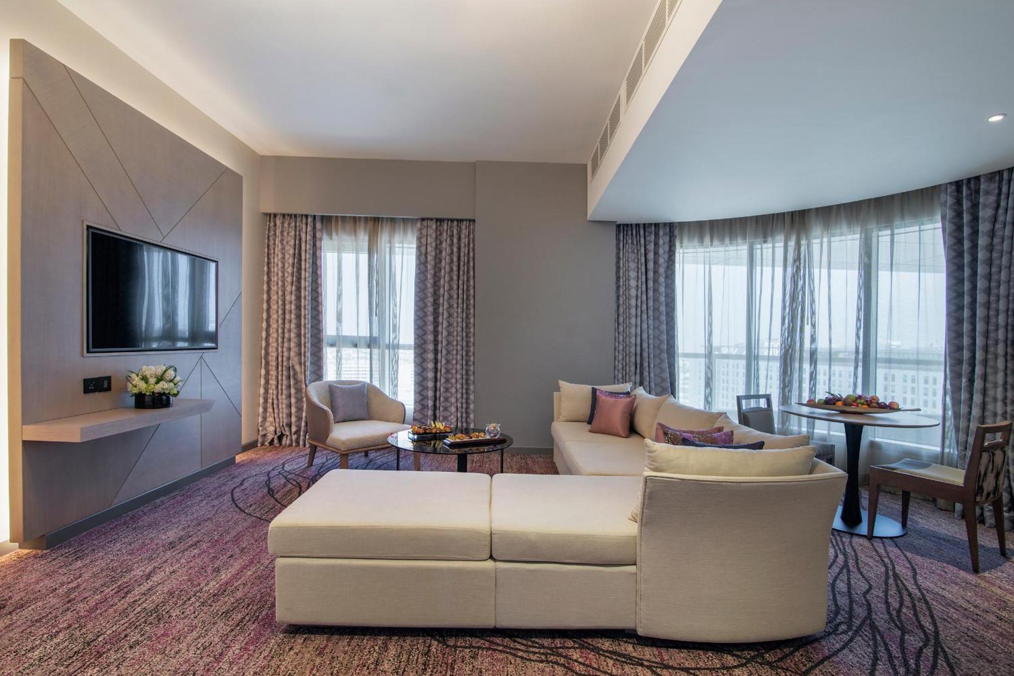 One Bedroom Suite Club Lounge Access