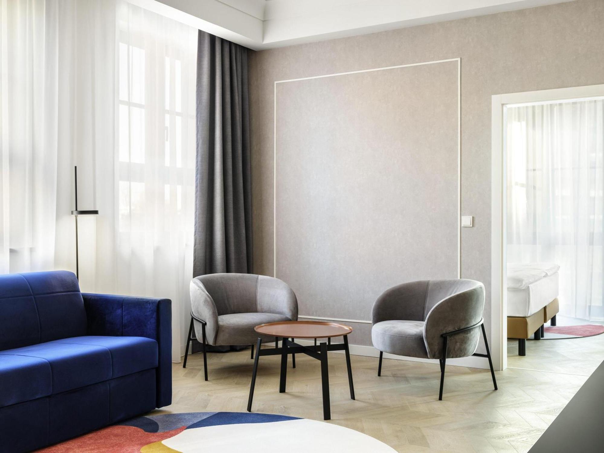 Superior King Suite Sofa