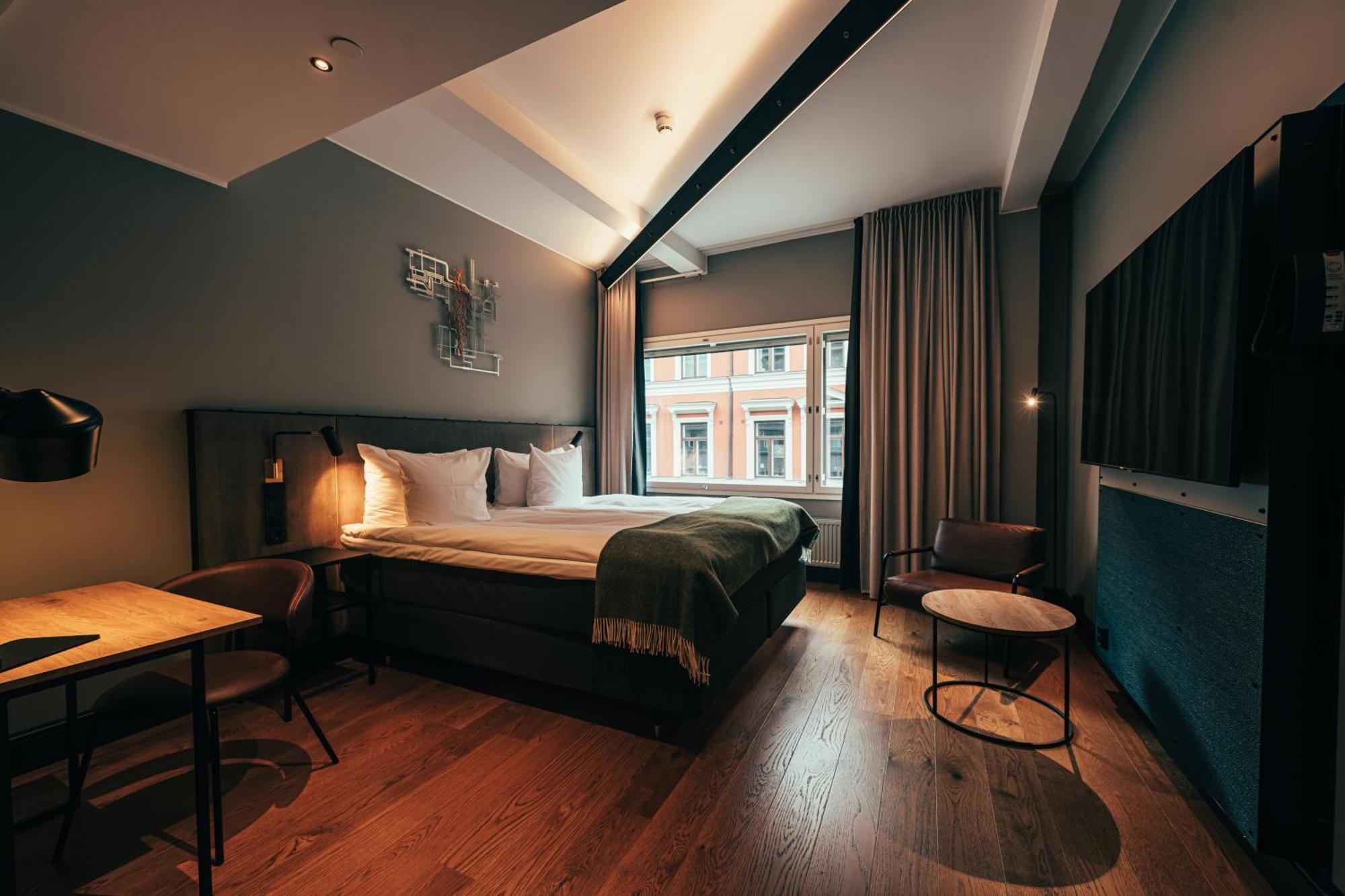 Superior 1 King bed