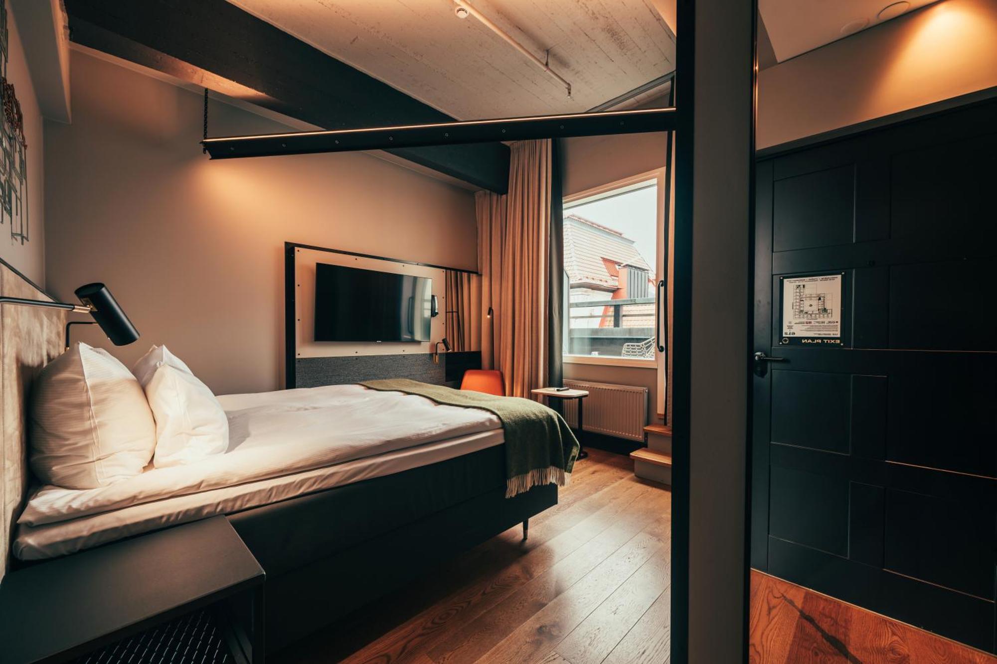 Deluxe 1 King bed Balcony
