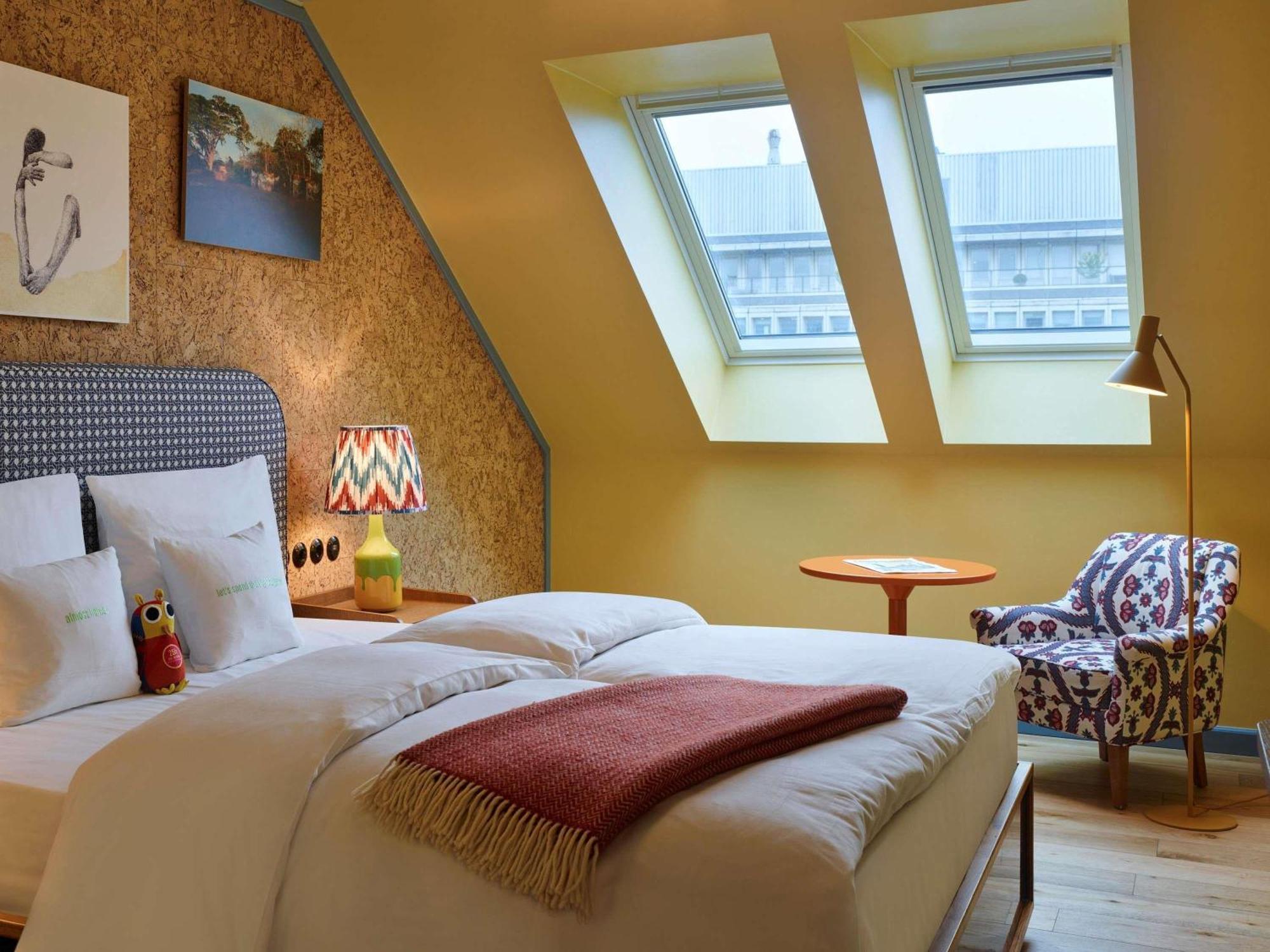 Medium Room