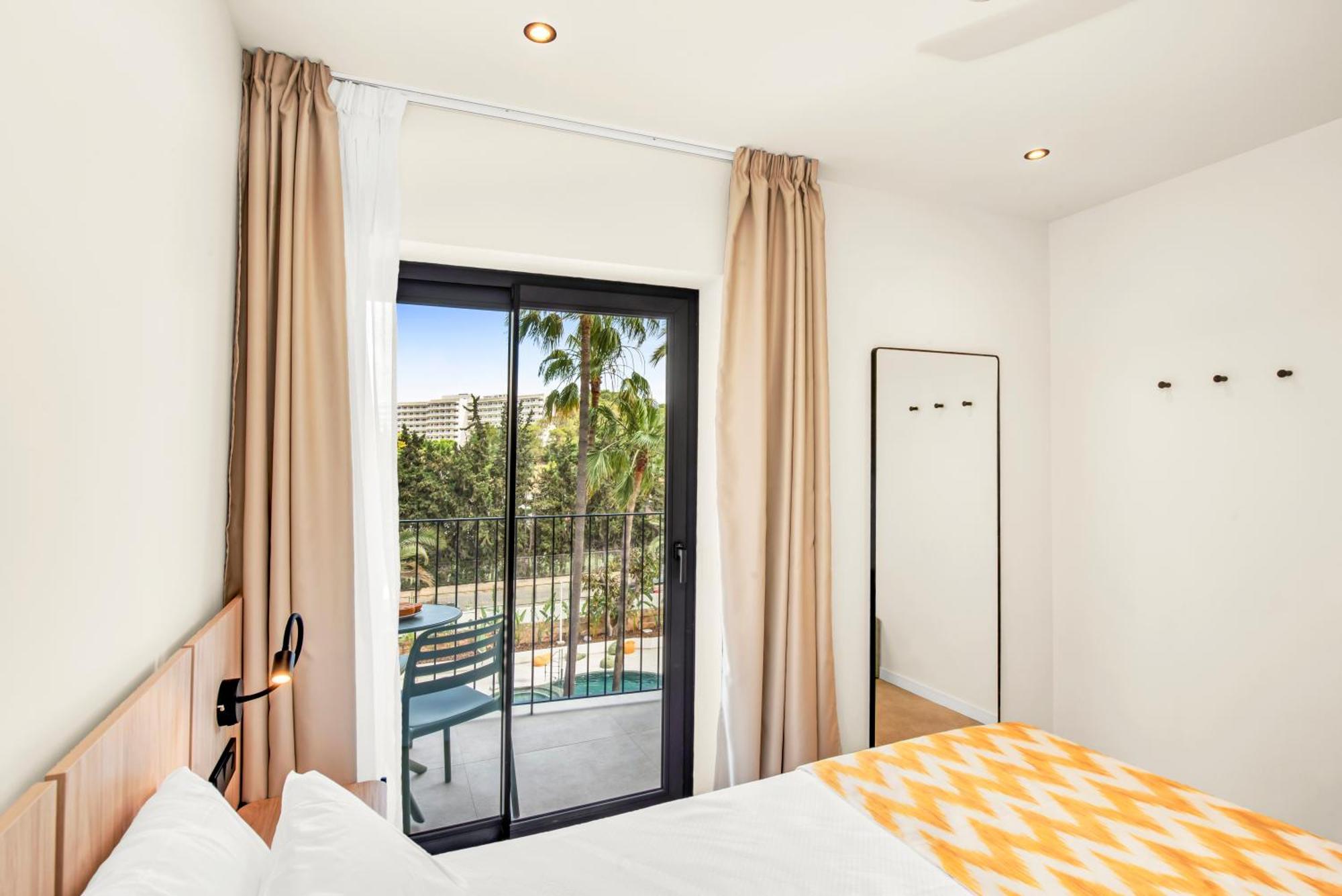 Double or Twin Room Pool View Unlimited Brunch