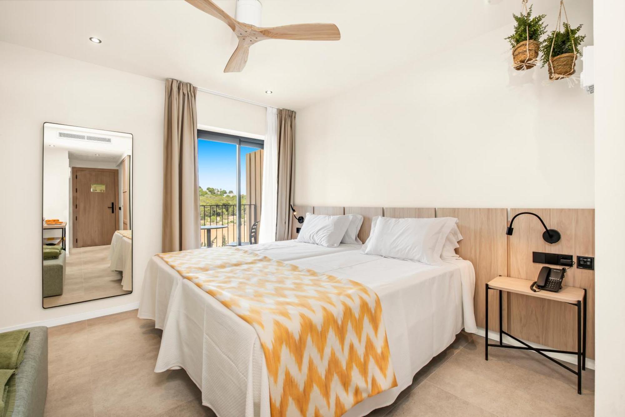 Double or Twin Room Pool View Unlimited Brunch