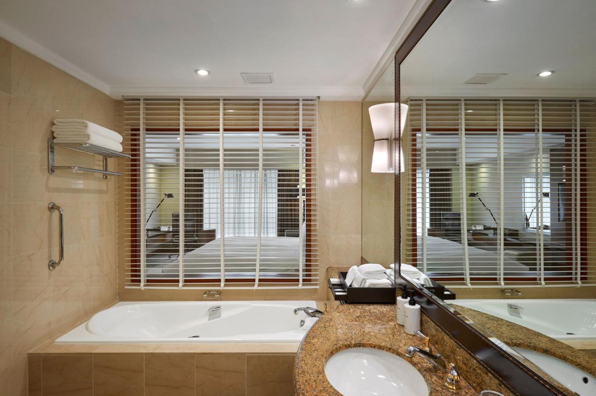 Premium Super Single Room Club Lounge Access