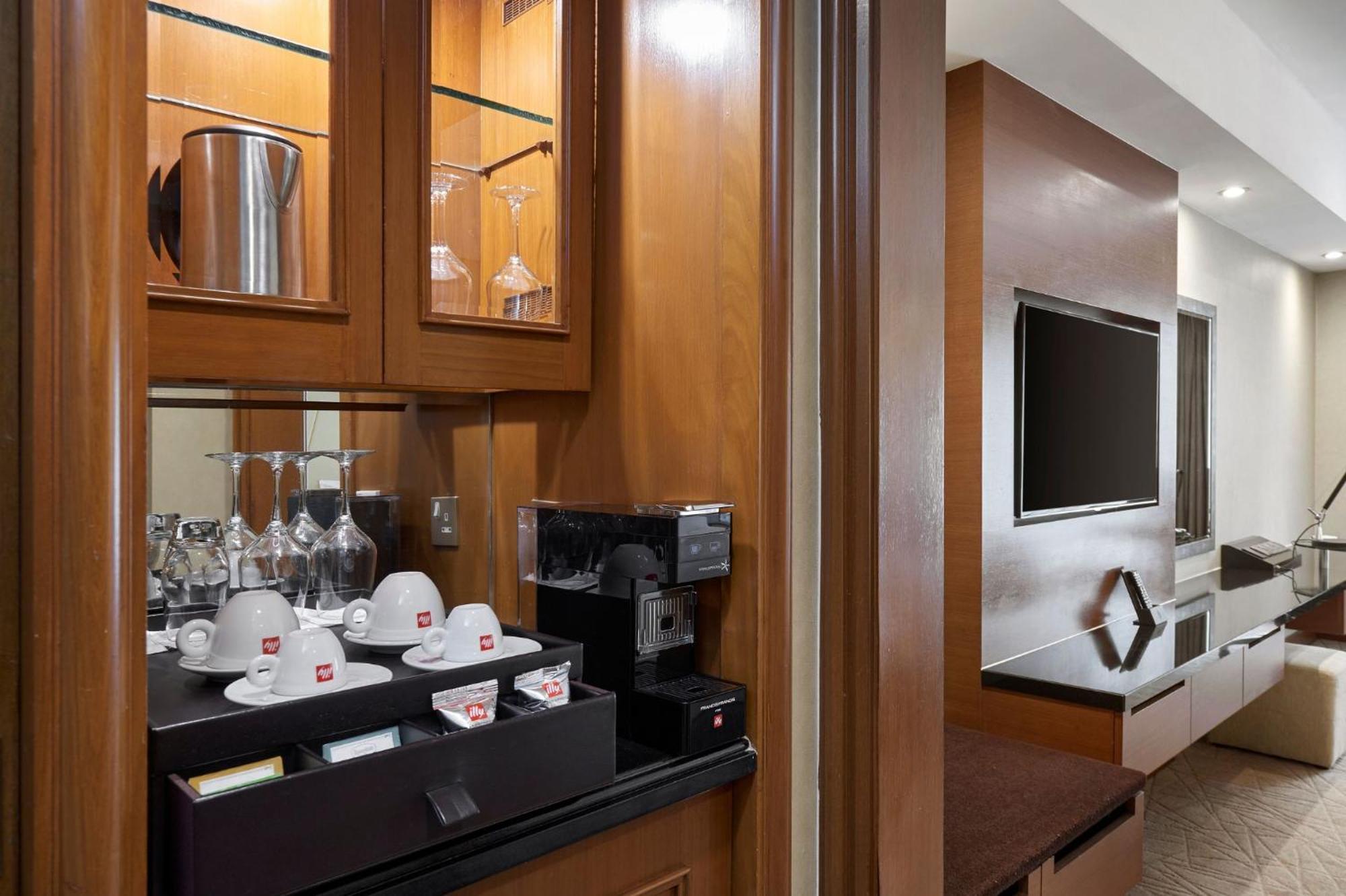 Premium Super Single Room Club Lounge Access