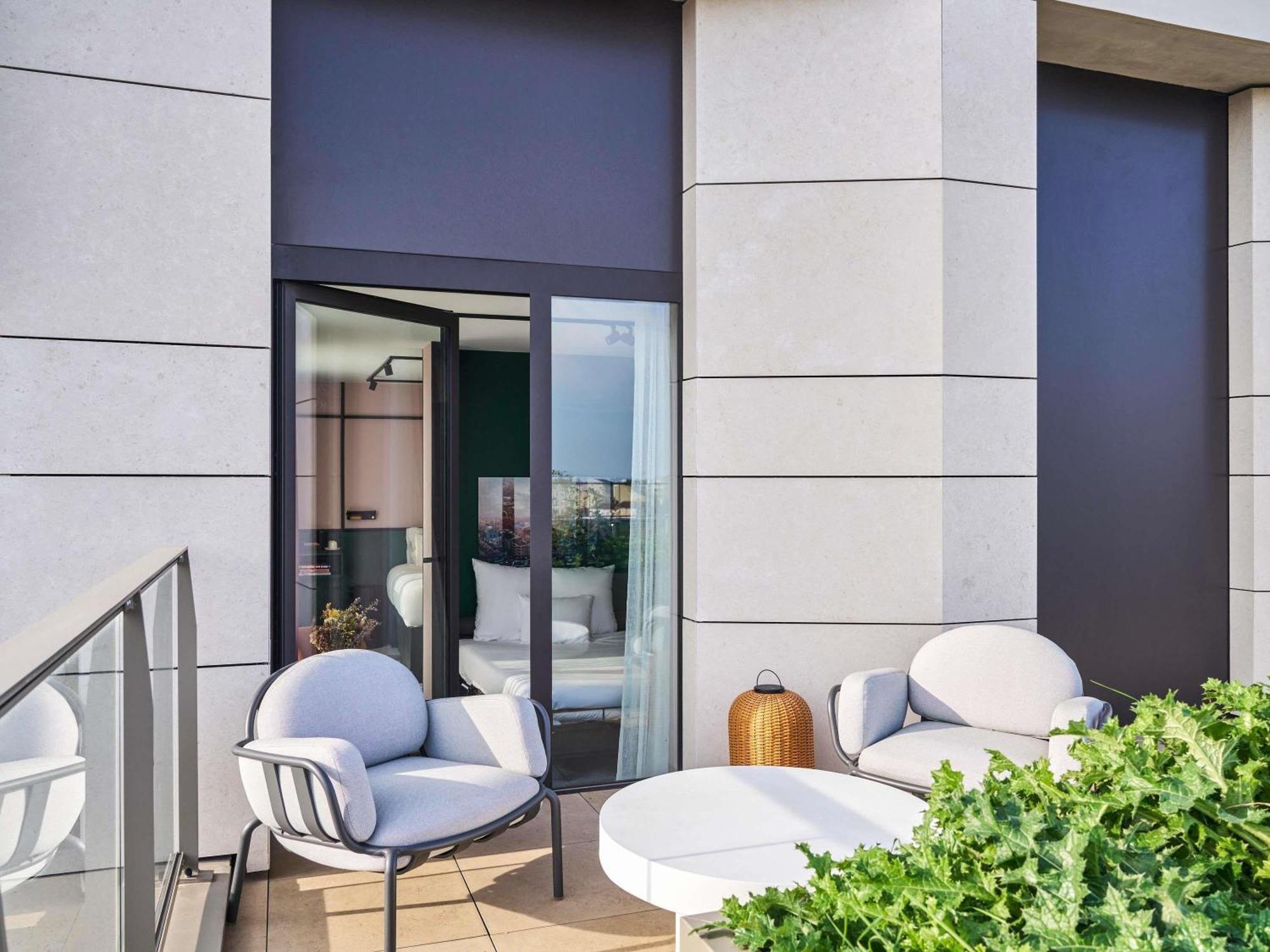 TRIBE Comfort Suite