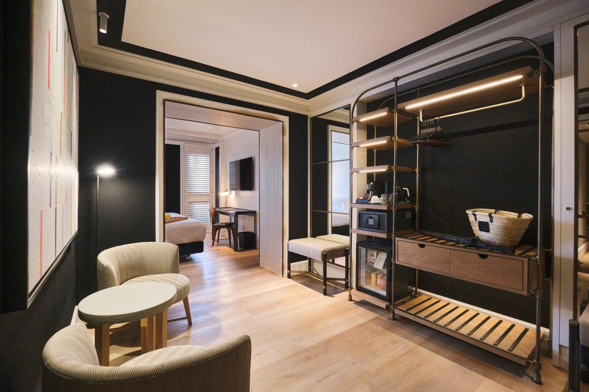Camera Tripla Superior