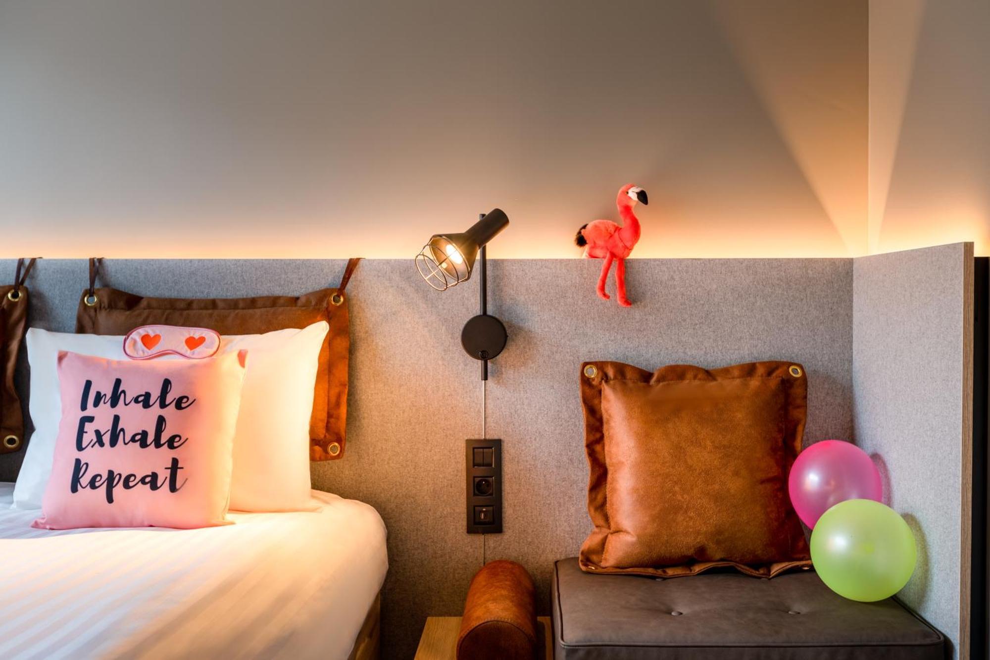 Moxy Queen Room Harbor View