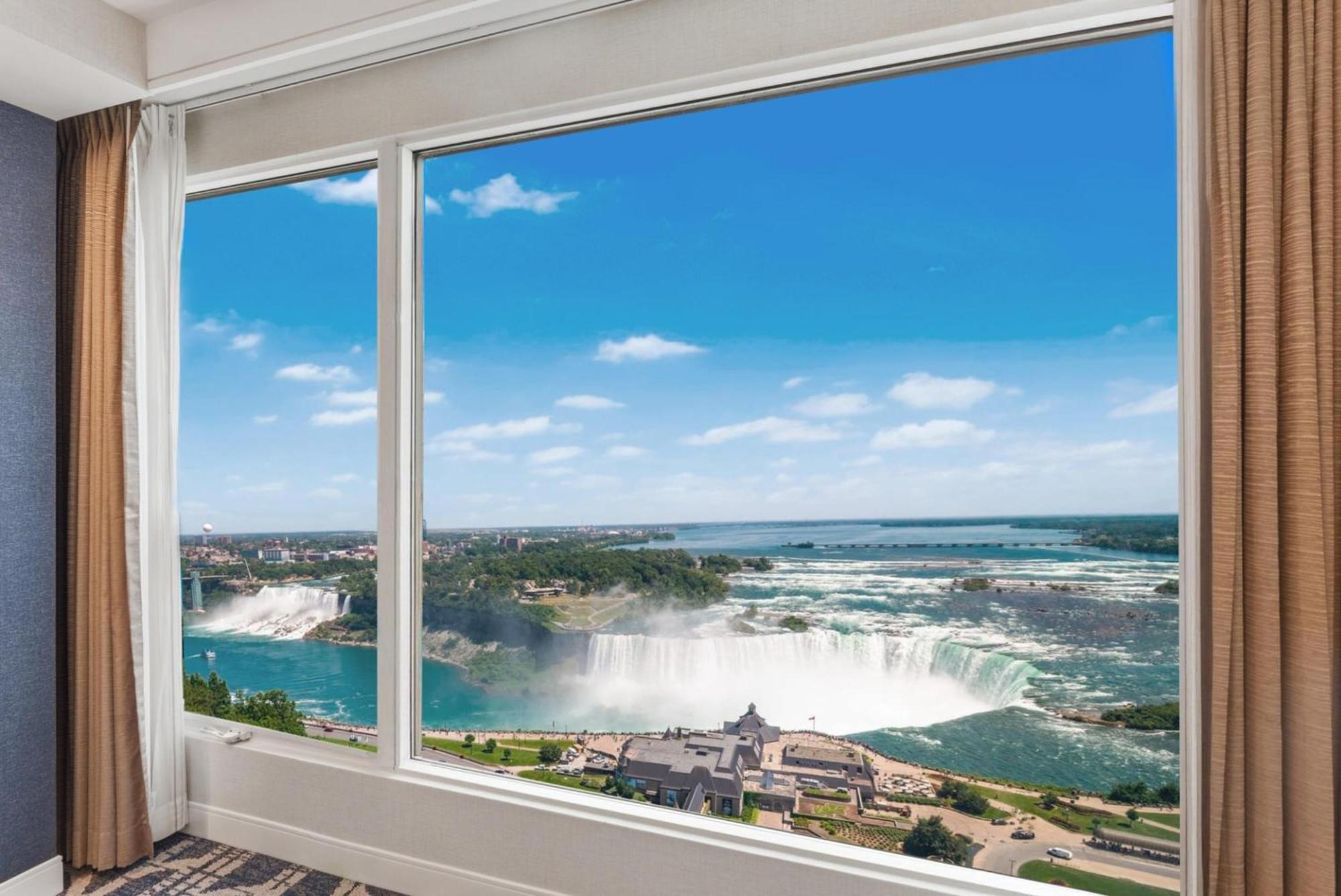 Junior Presidential Suite | Premium Fallsview Suite | One King Bed | Air Jetted Tub