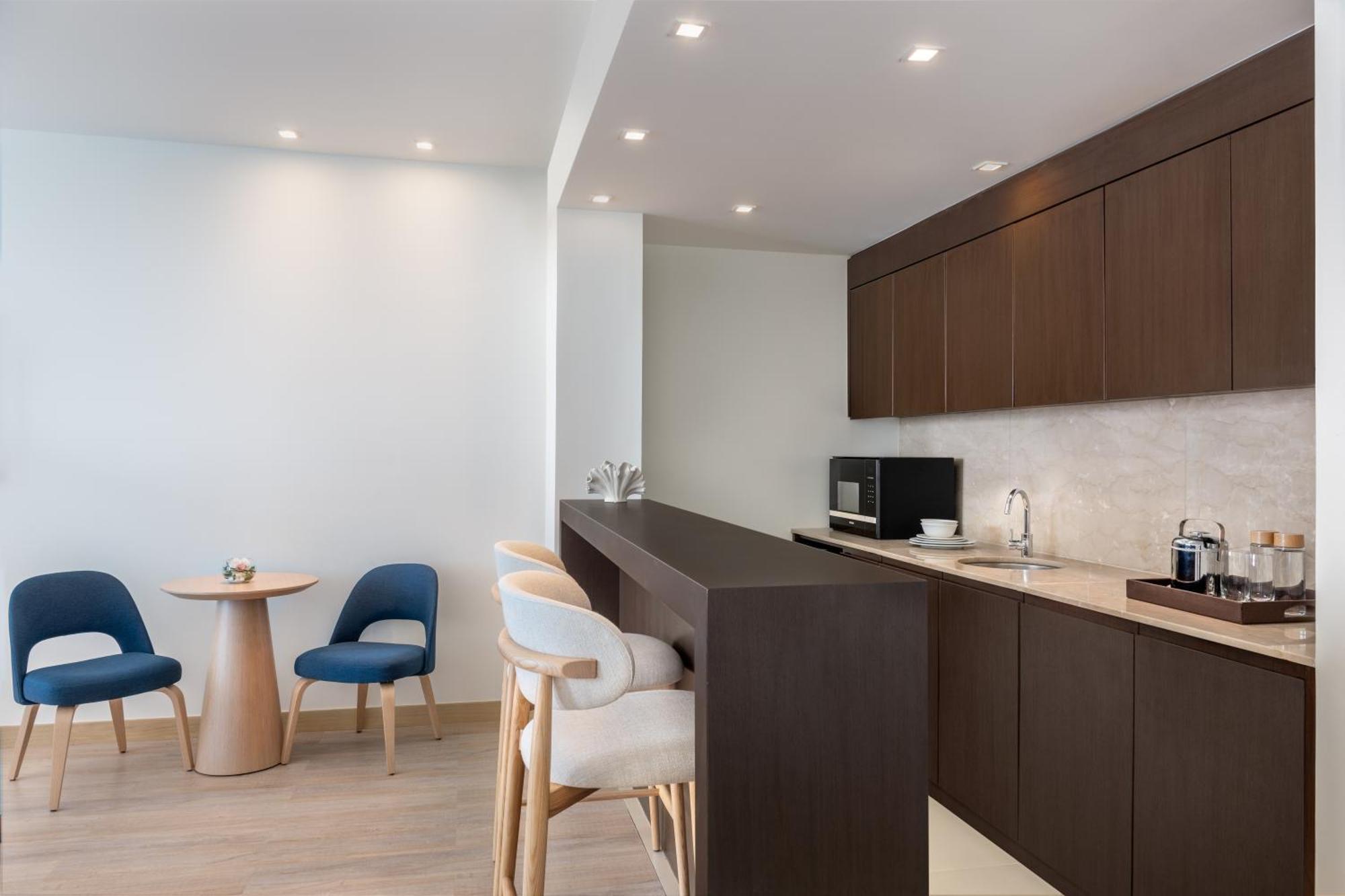 One-Bedroom Suite Sea View or Balcony or Kitchenette Theme Park