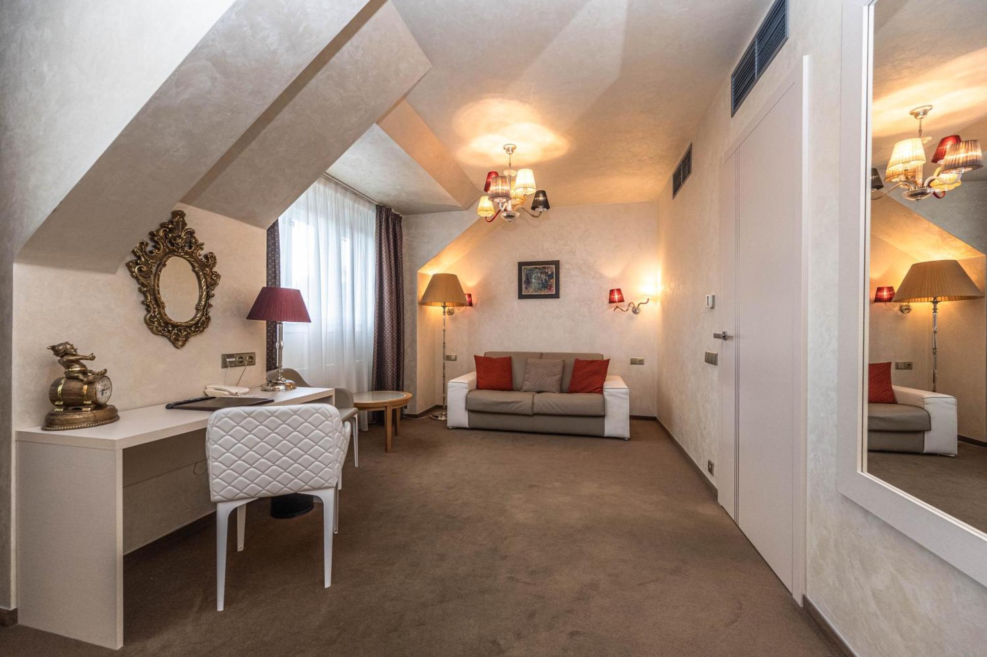 One-Bedroom Attic Suite with View
