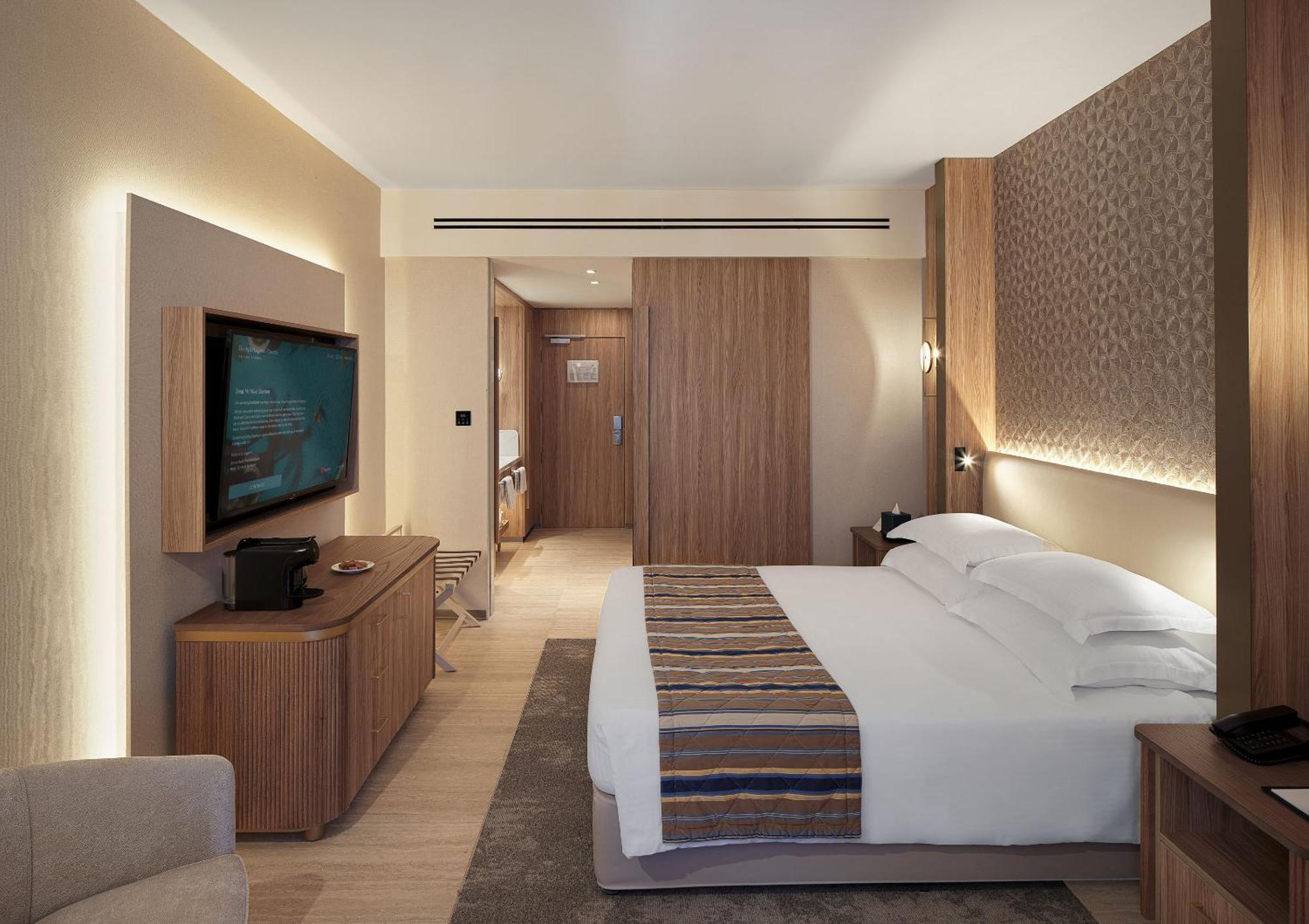 Deluxe Room Pool Sea View