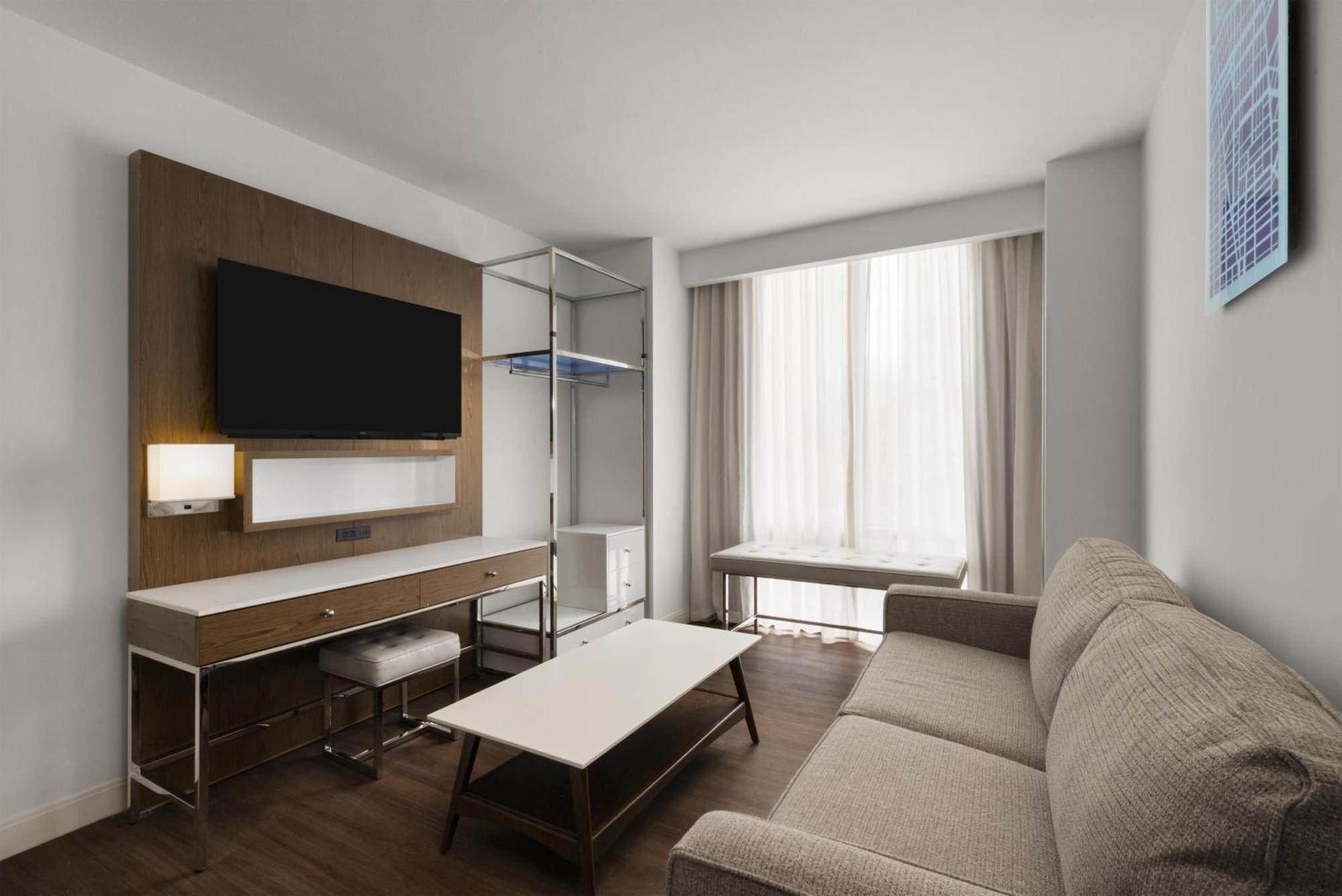 One-Bedroom King Suite Sofa Bed Kitchenette Non-Smoking