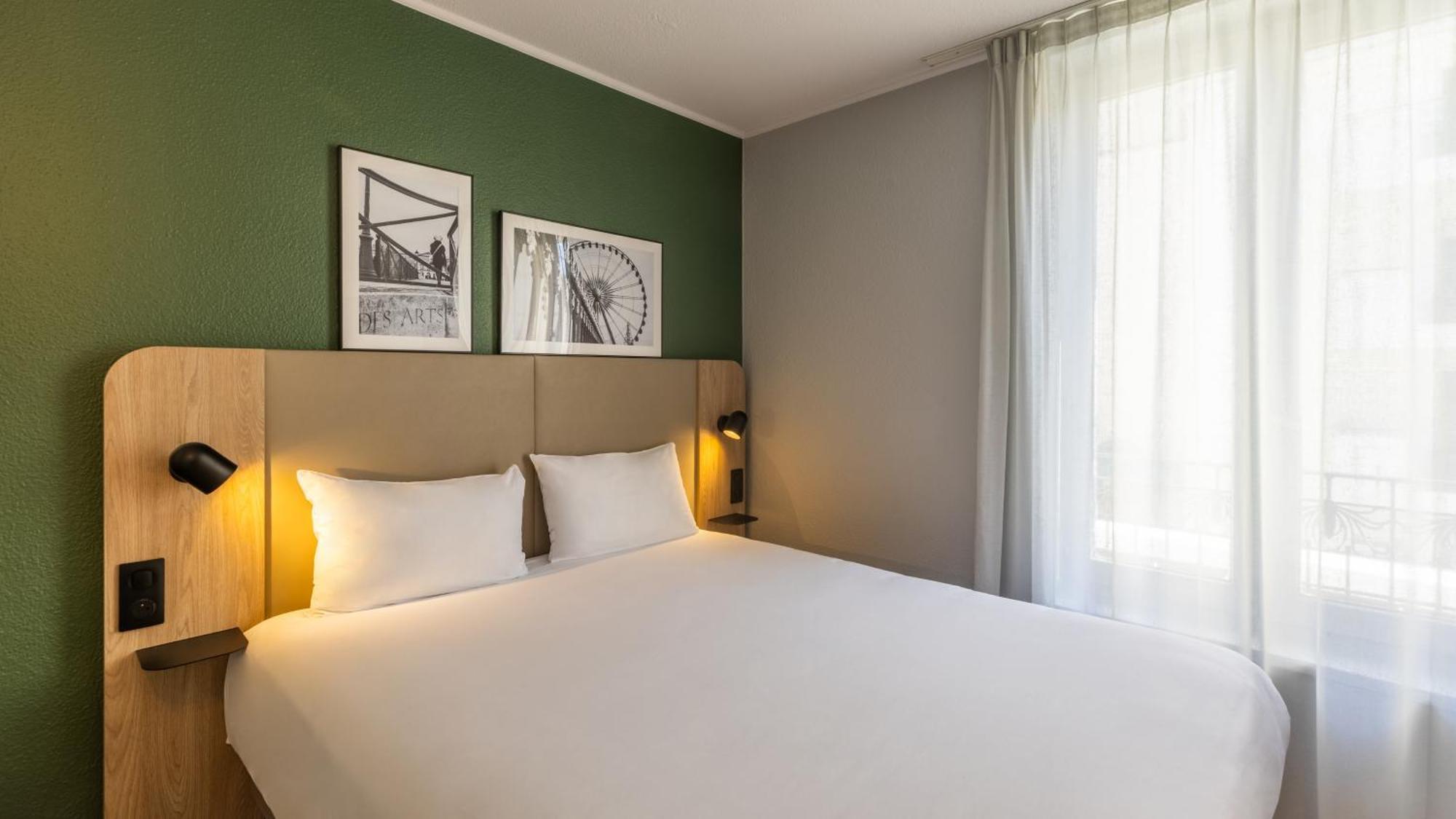 2 Standard Room Connecting 1 Queen Bed 2 Single Beds