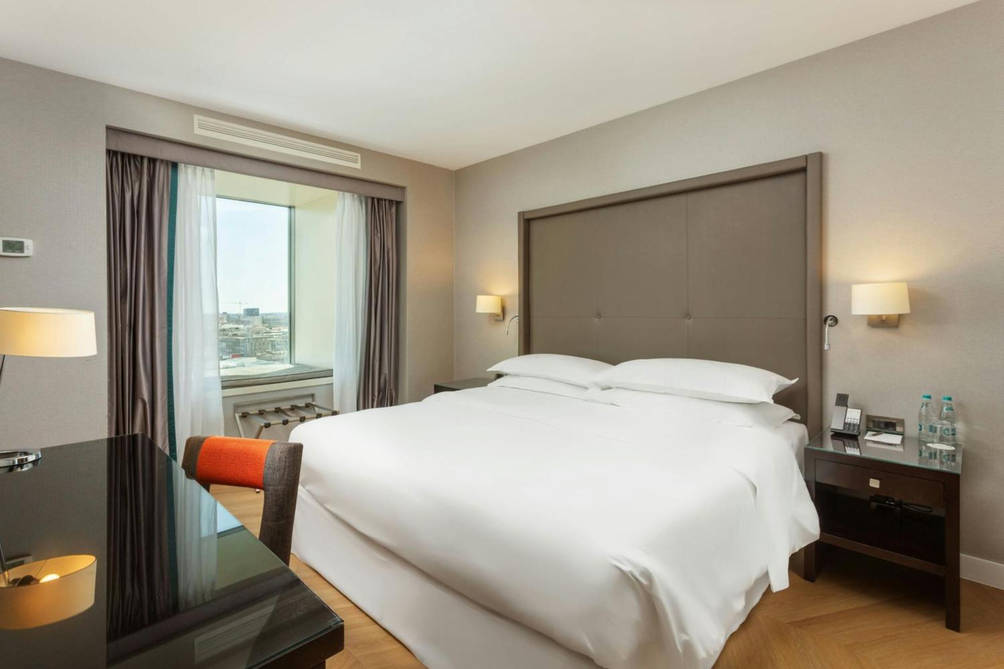 Executive Executive level Guest room 1 King Skyline view