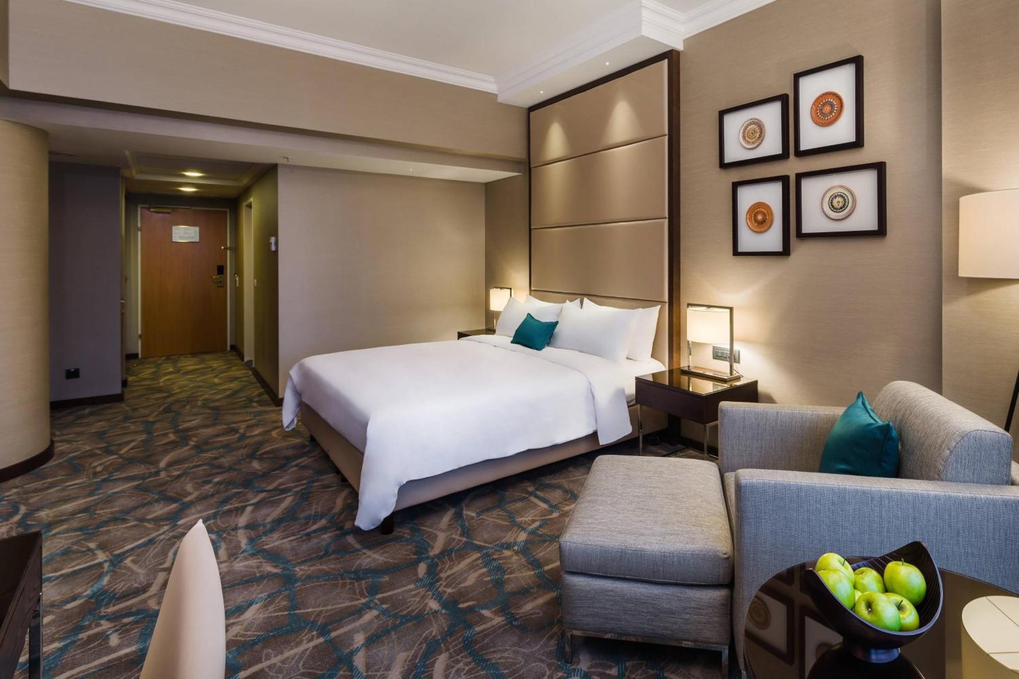 Deluxe Room One King Bed