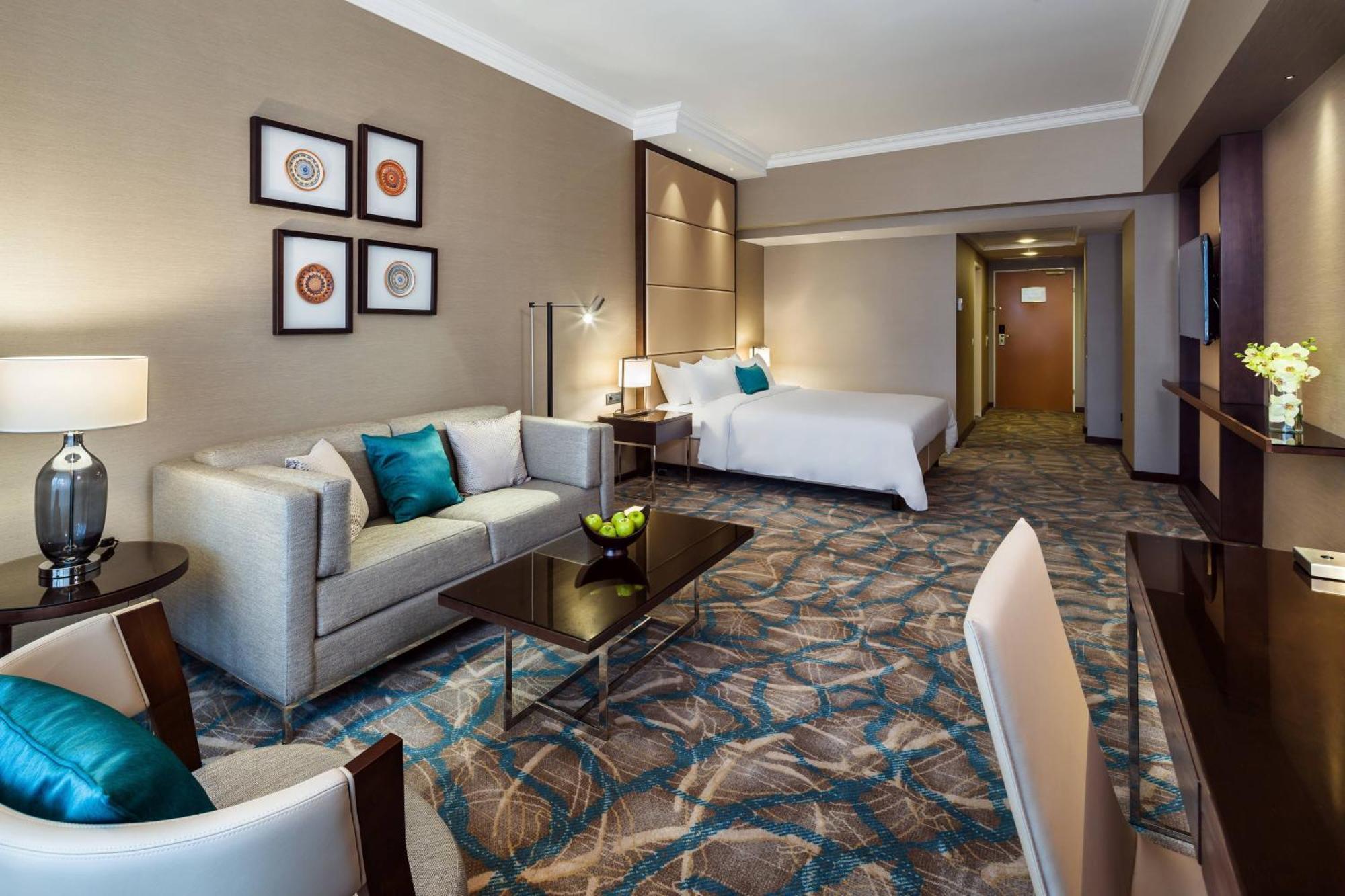 Grand Executive One King Bed Access Executive Lounge