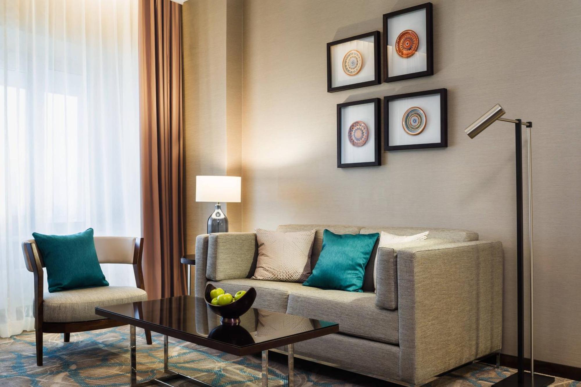 Grand Executive One King Bed Access Executive Lounge