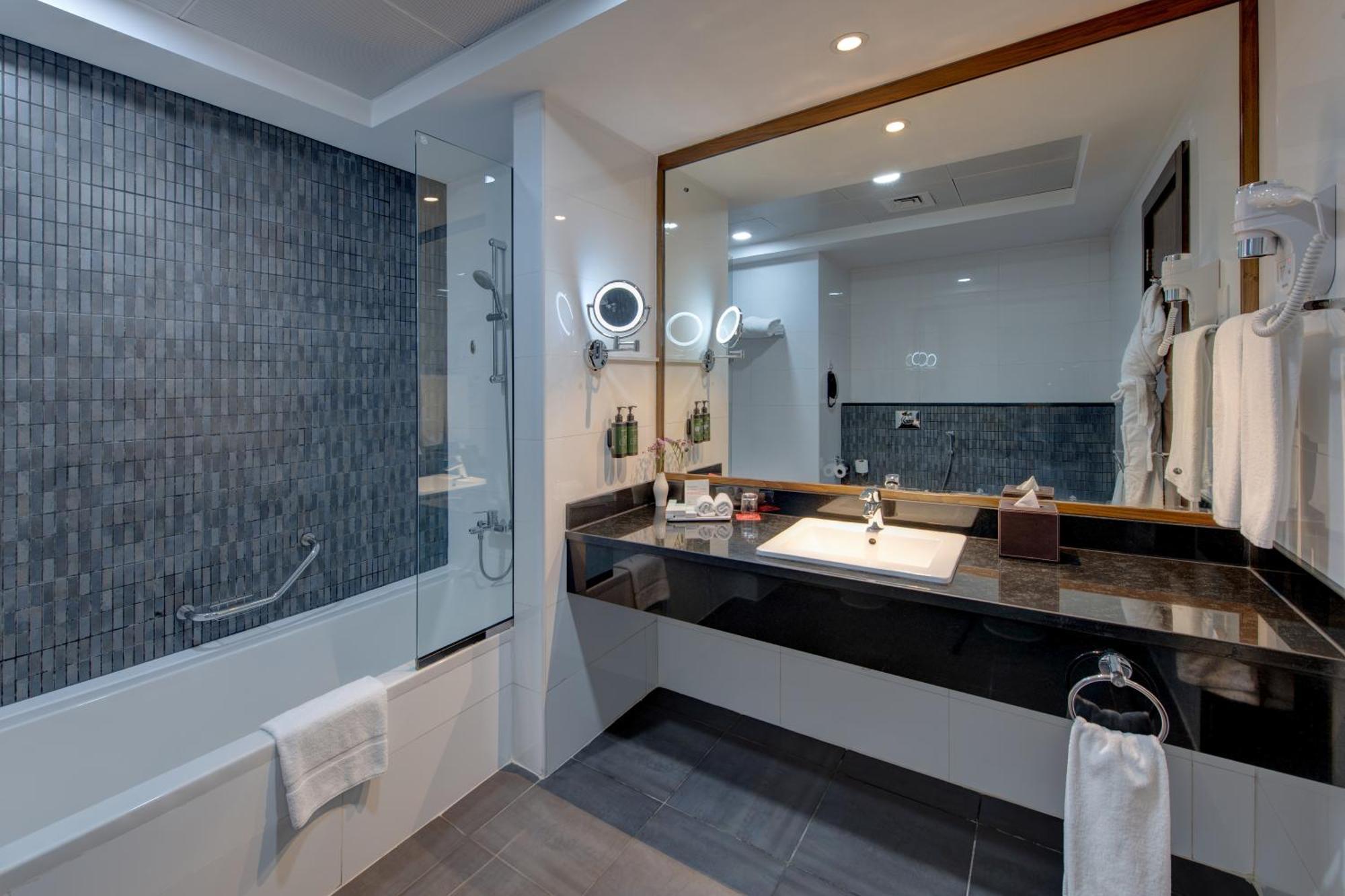 Deluxe King Room City View