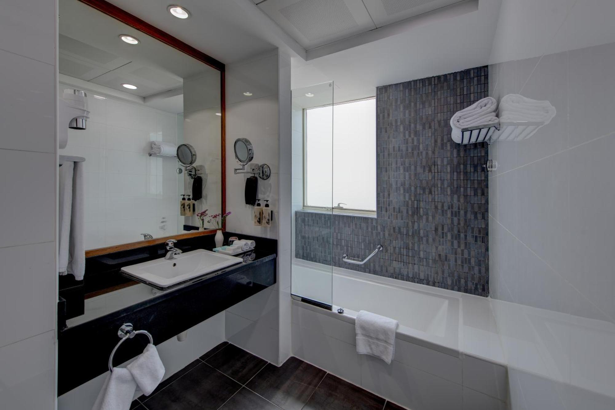 Executive King Room Partial Sea View