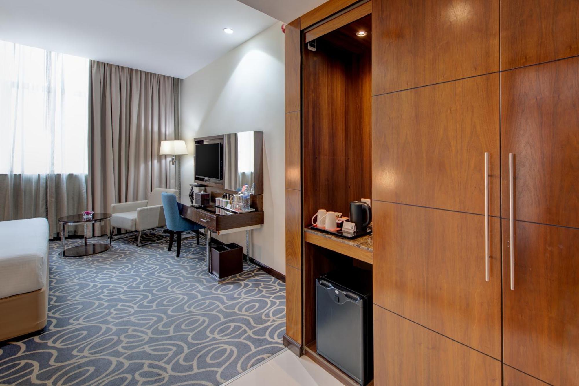 King Room Roll Shower Mobility or Hearing Accessible Non-Smoking