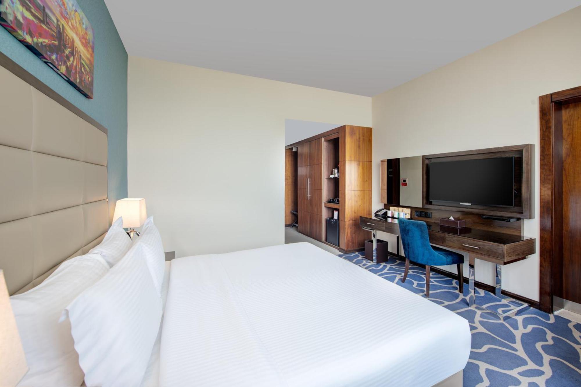 Deluxe King Room City View