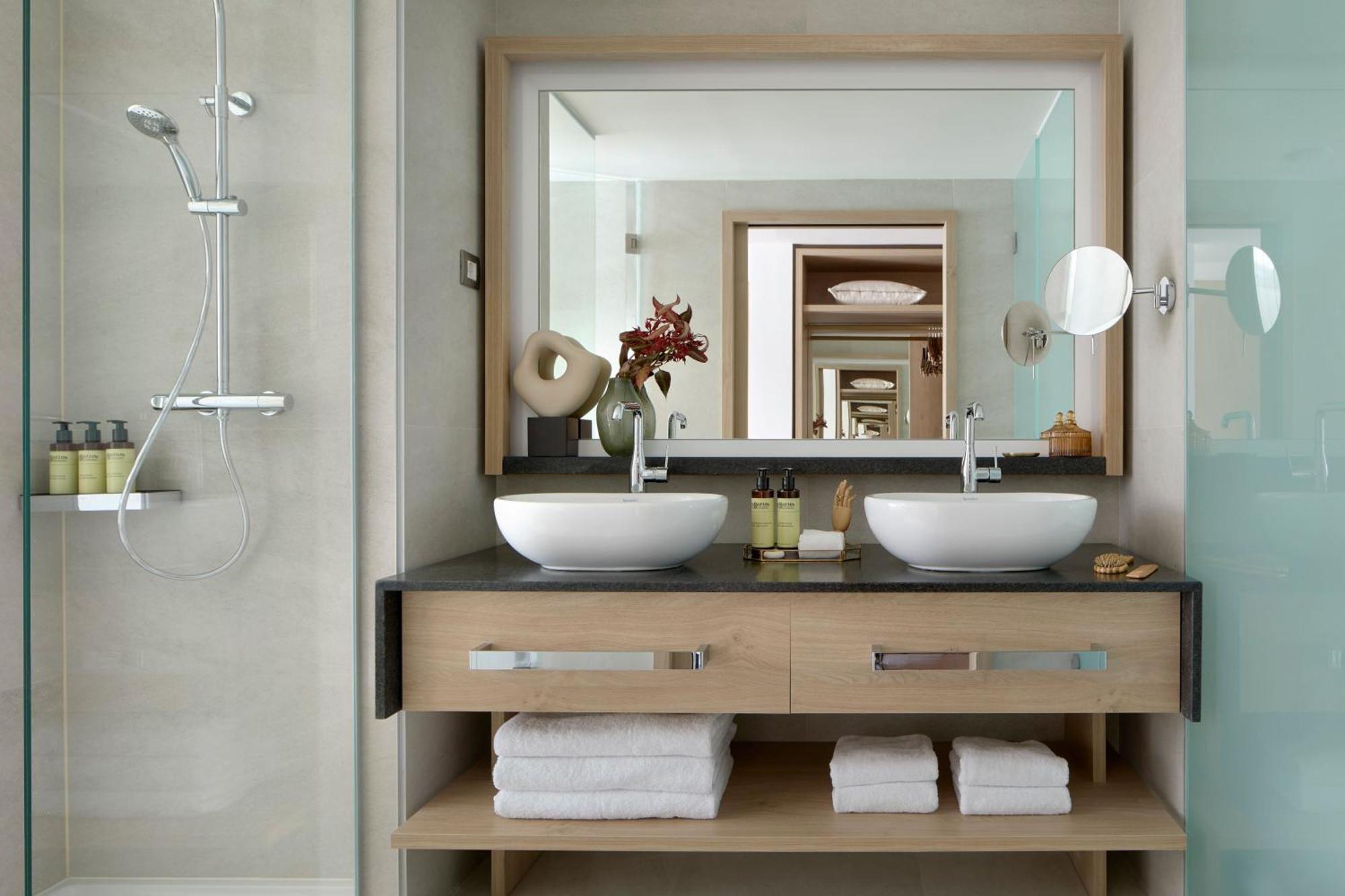Beyond ME+ Suite con 2 Camere da Letto e Jacuzzi