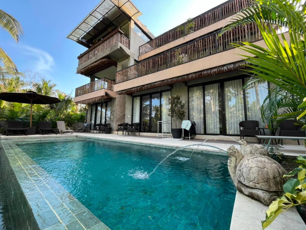 Queen Room Pool View