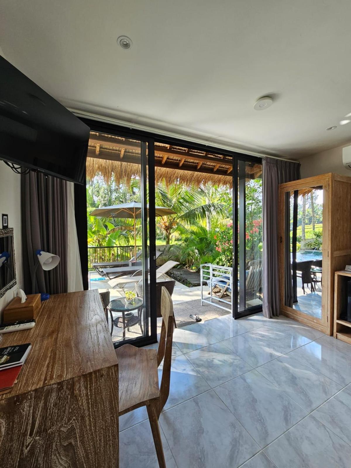 Queen Room Pool View