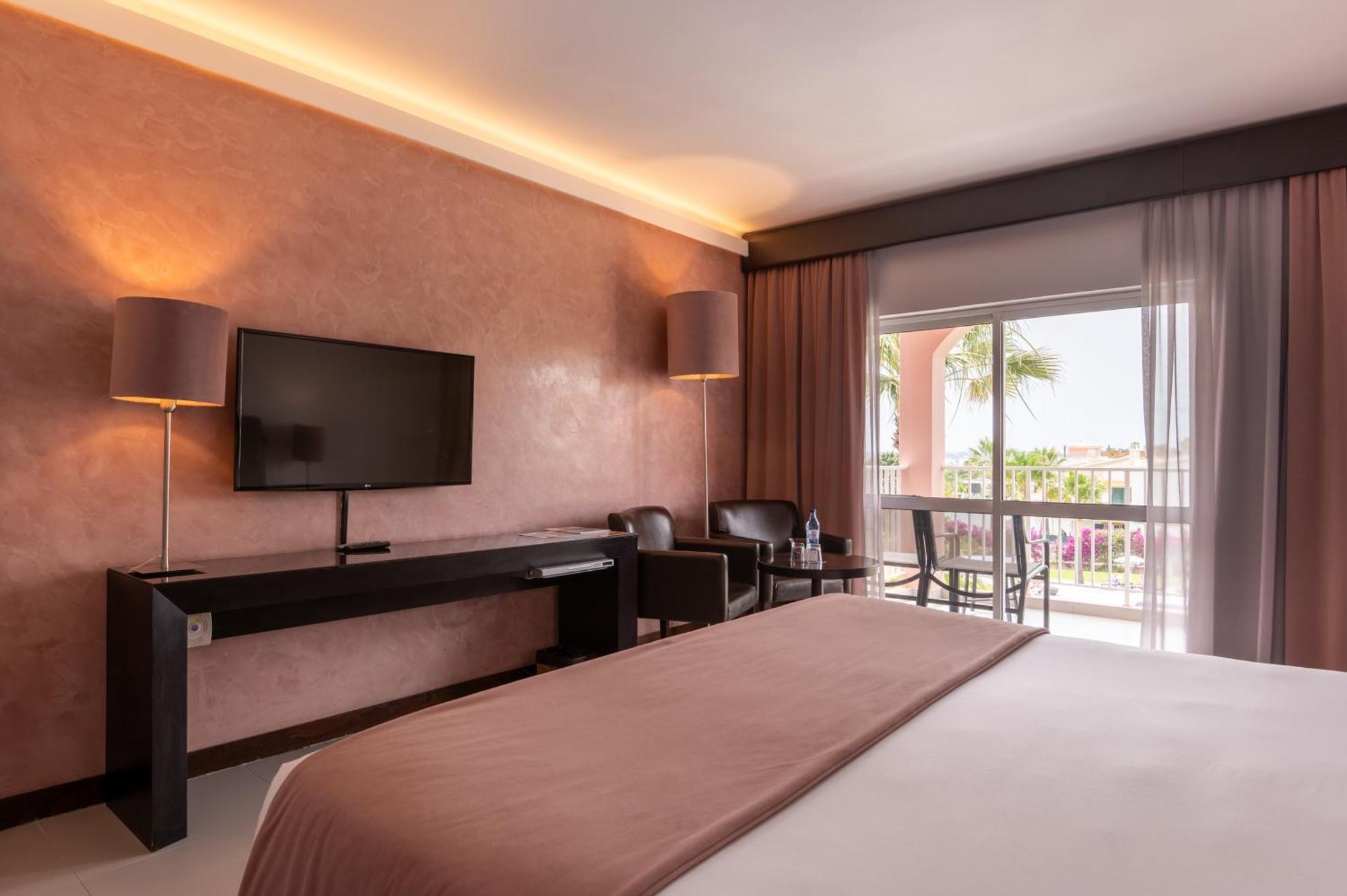 Double or Twin Room Pool View