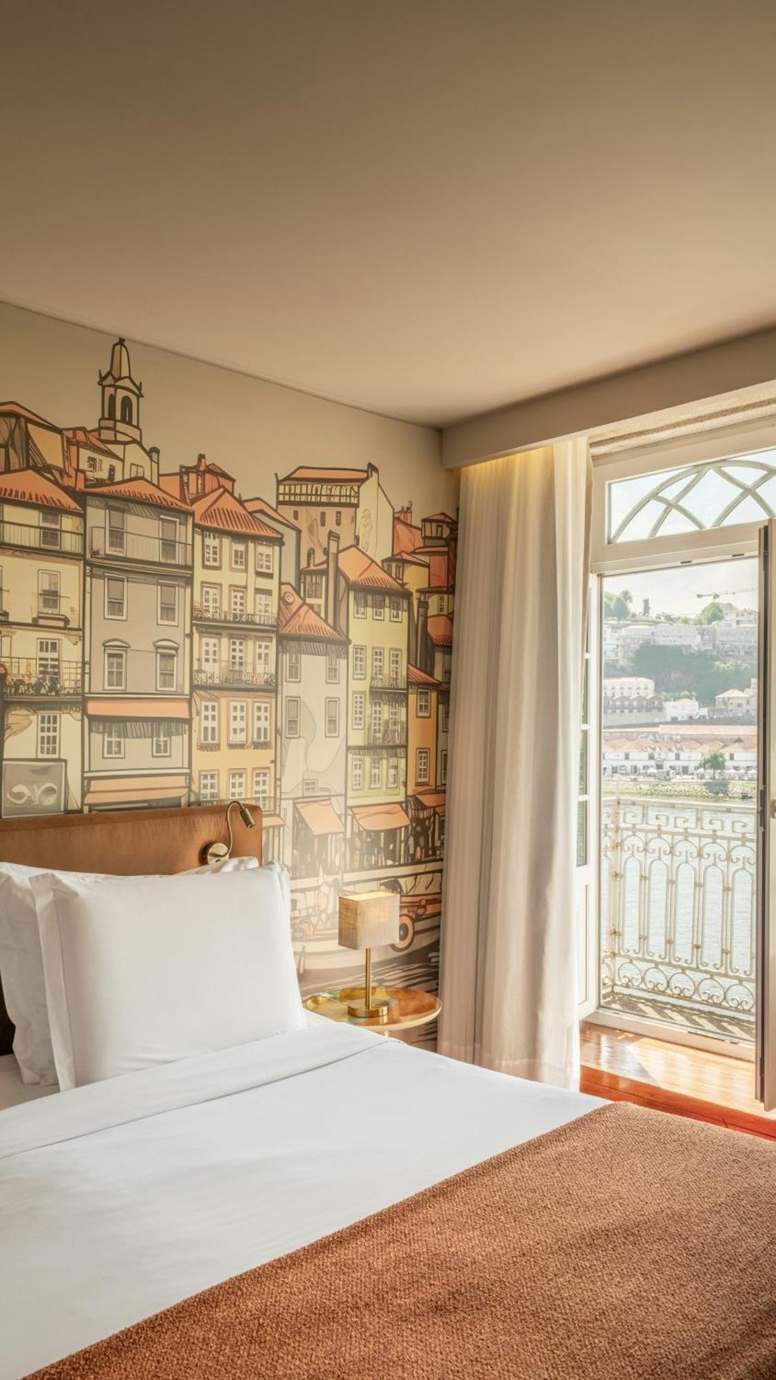 Triple Room Vintage River View Balcony