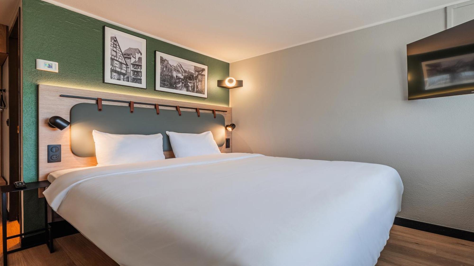 Standard Queen Room