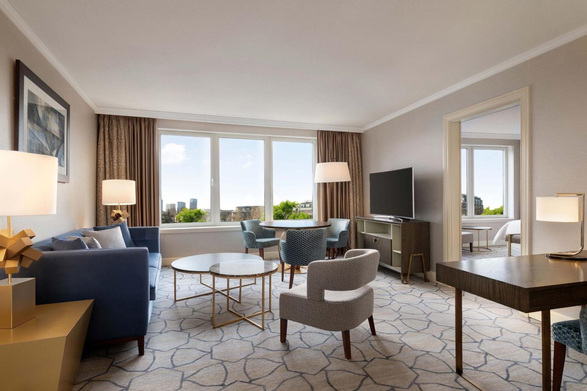 Deluxe Suite Club lounge access 1 Bedroom Larger Suite