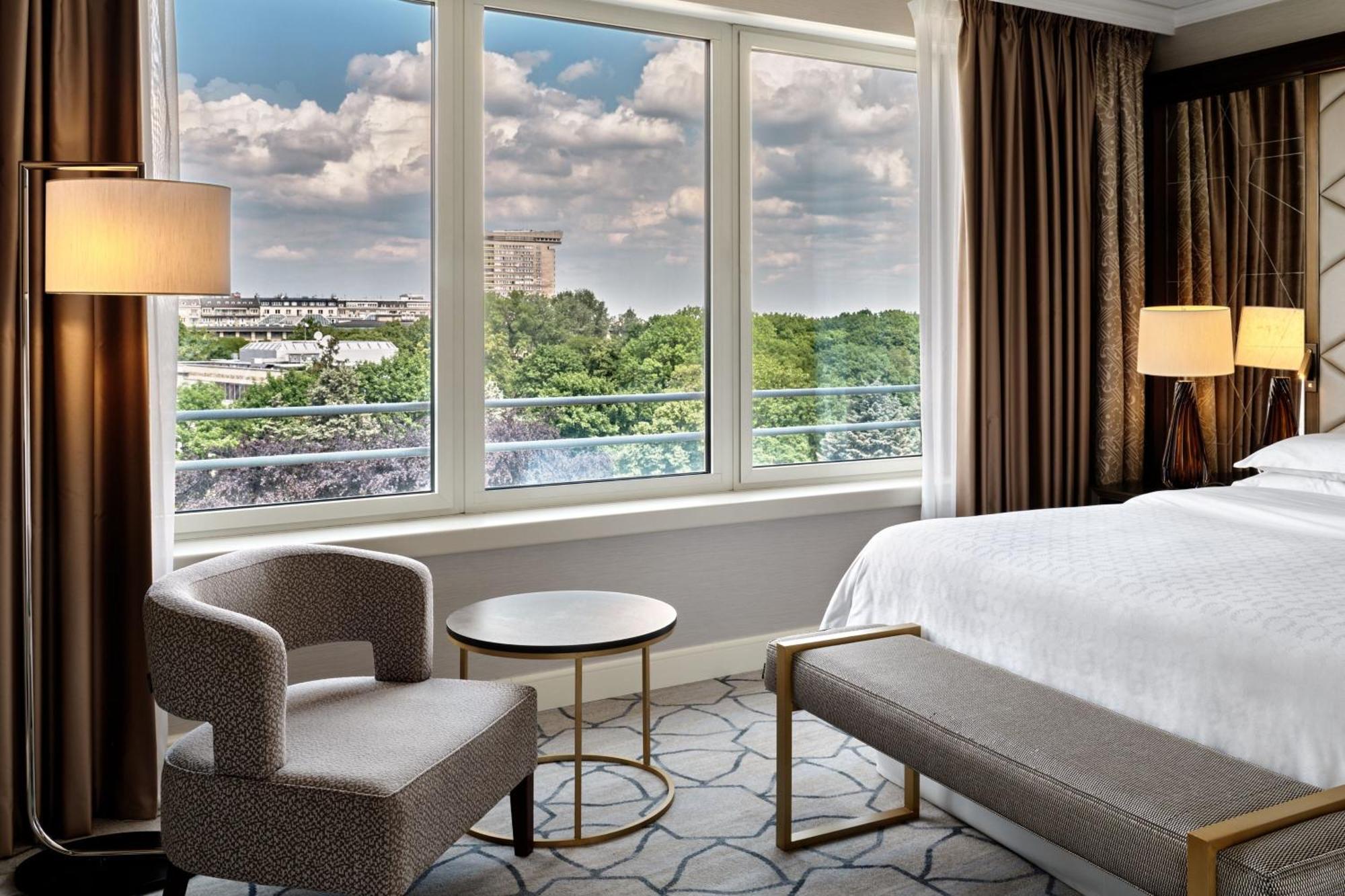 Deluxe Suite Club lounge access 1 Bedroom Larger Suite