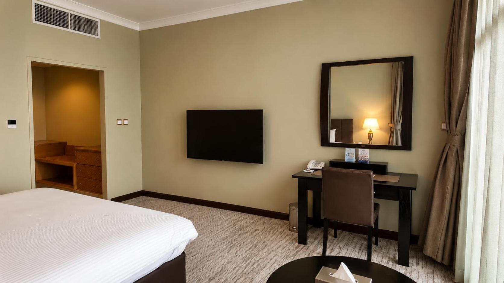 Deluxe King Suite