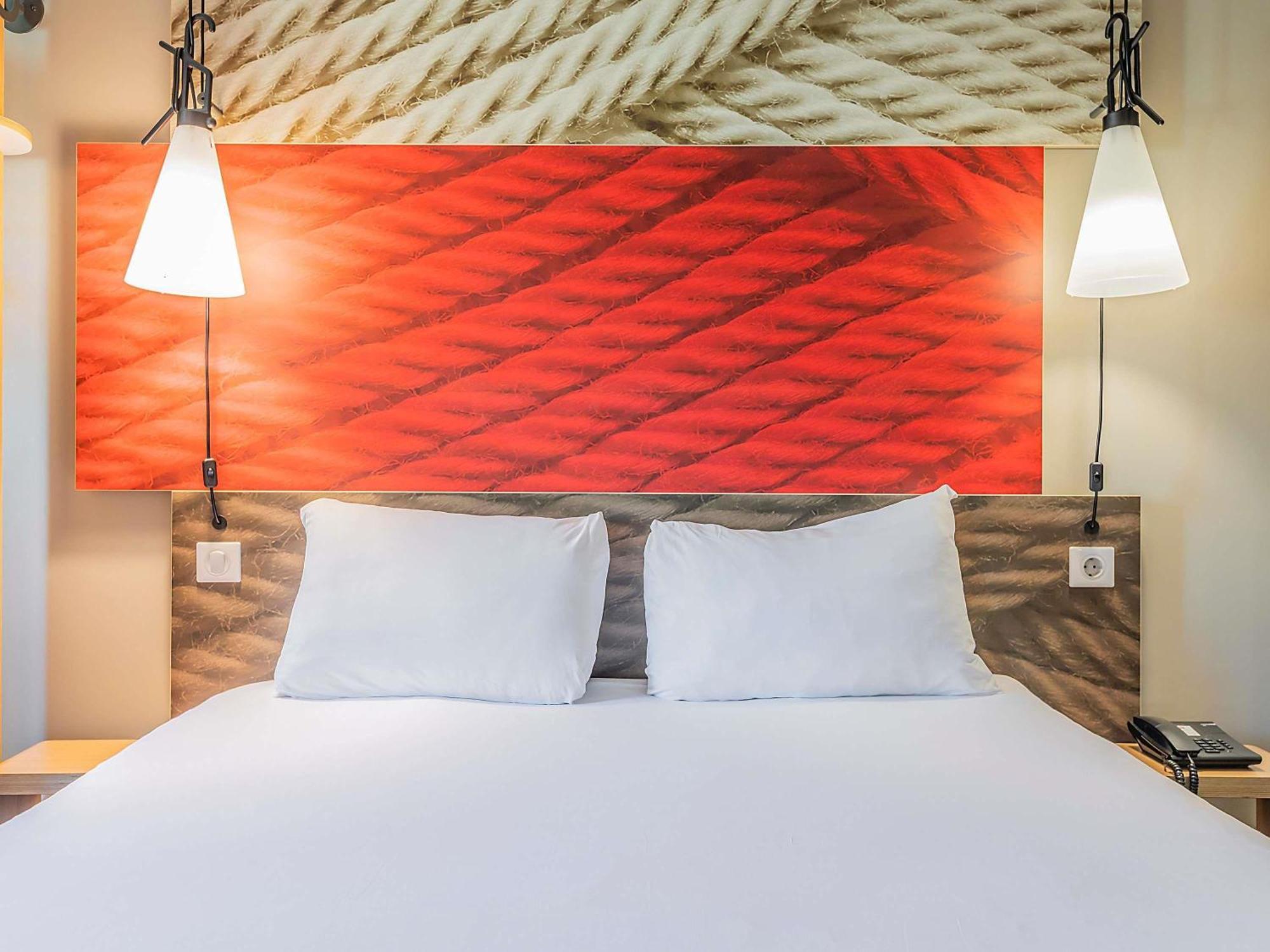 Suite One Double-Size Sweet Bed