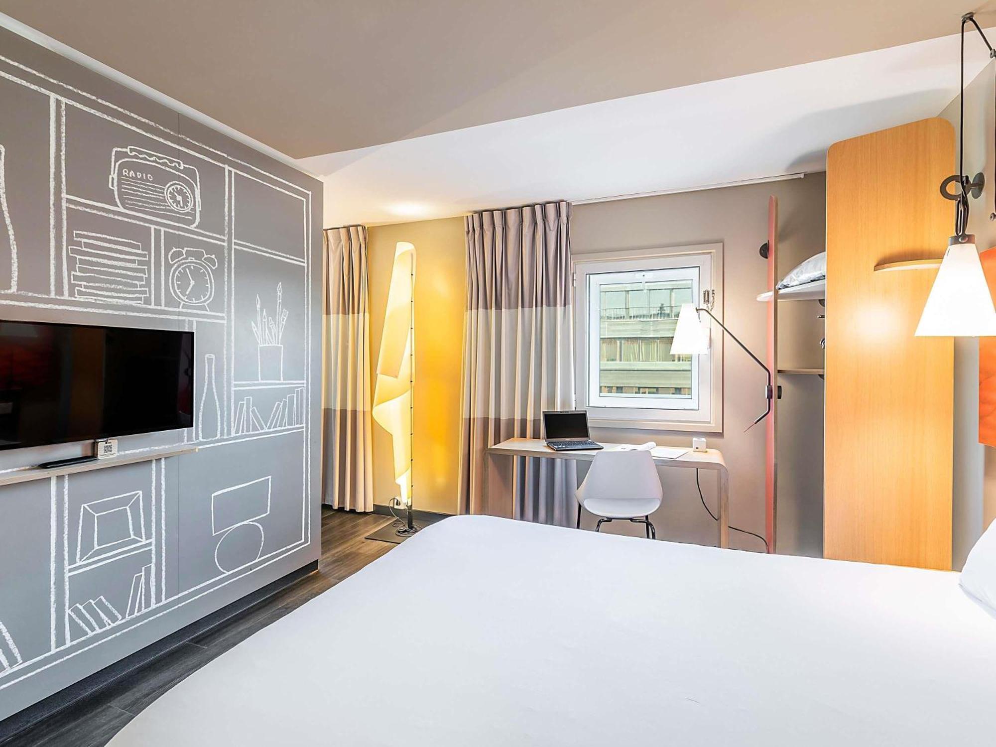 Suite One Double-Size Sweet Bed