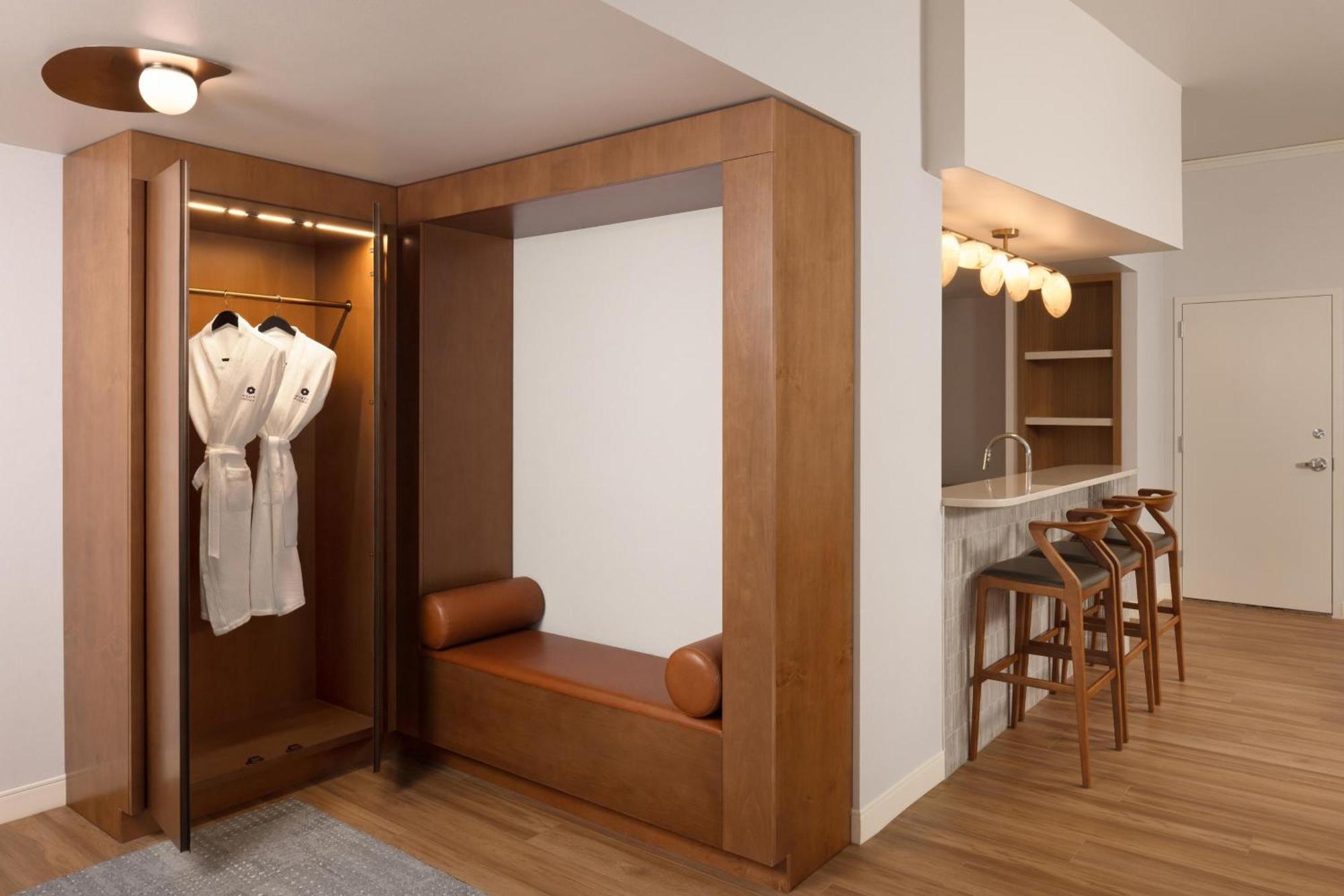 Suite Blue Spruce