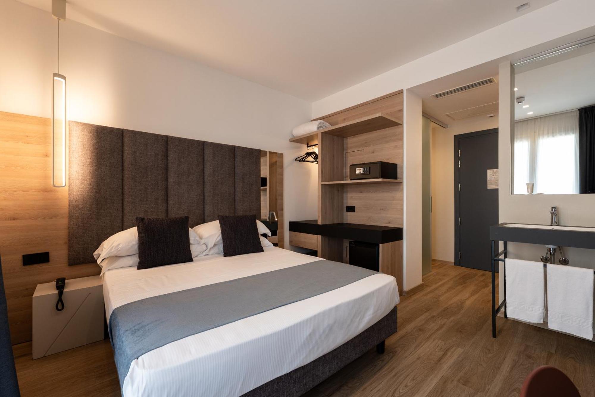 Superior Double Room Side Sea View Balcony