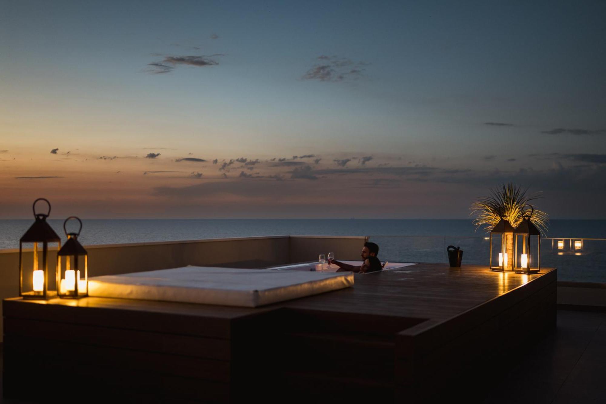 Panoramic Suite Terrace Hot Tub Sea Front