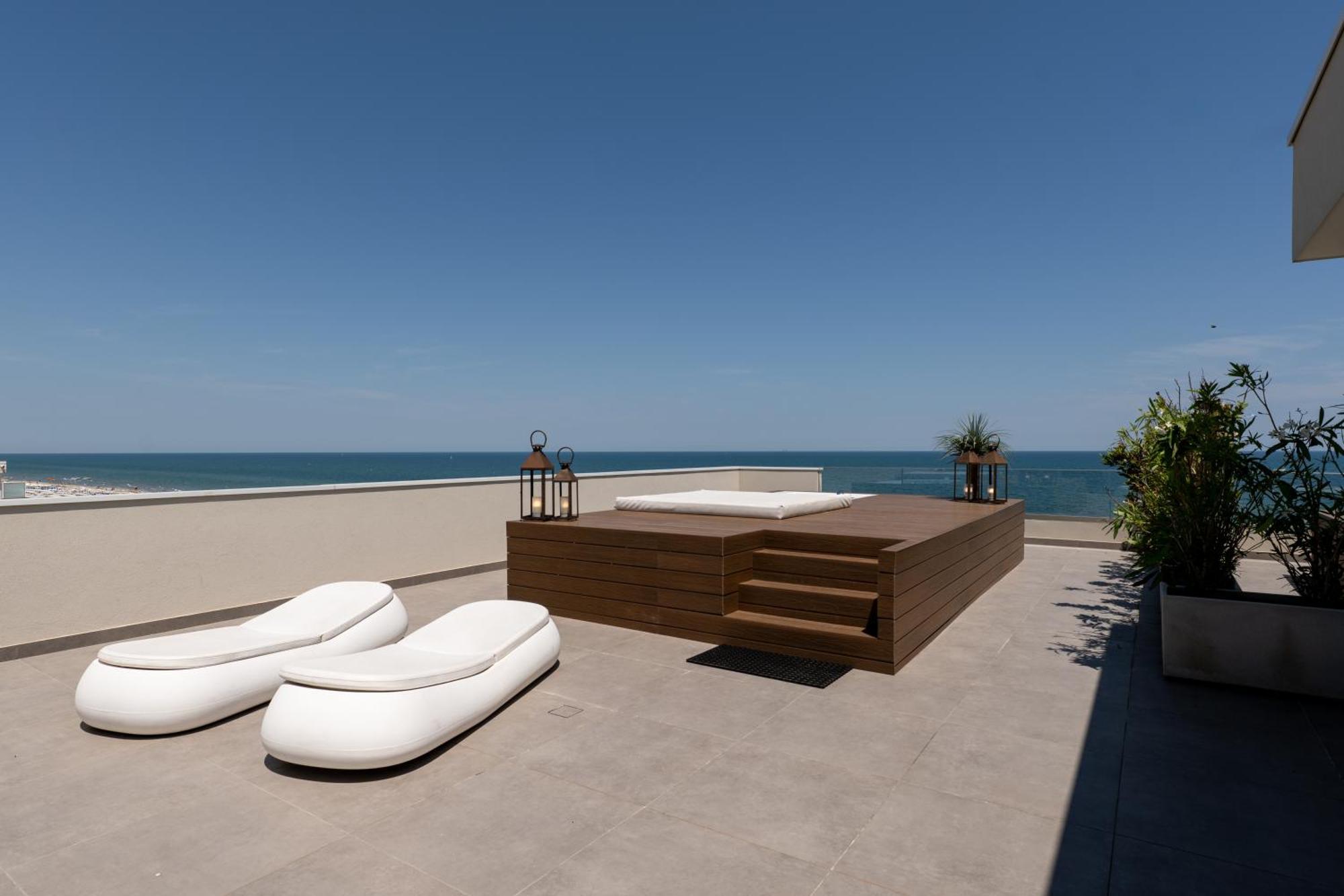 Panoramic Suite Terrace Hot Tub Sea Front