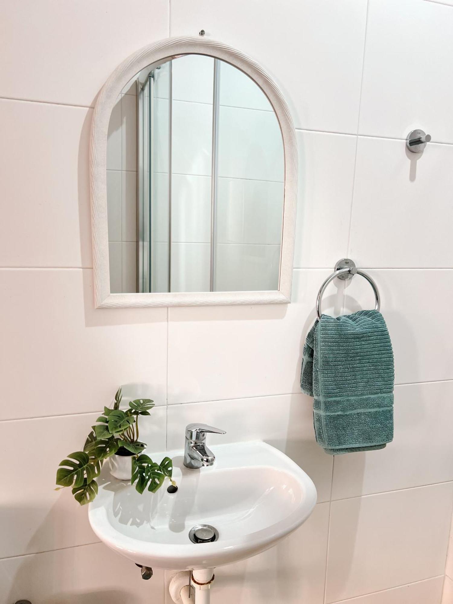 Family Room Private Bathroom