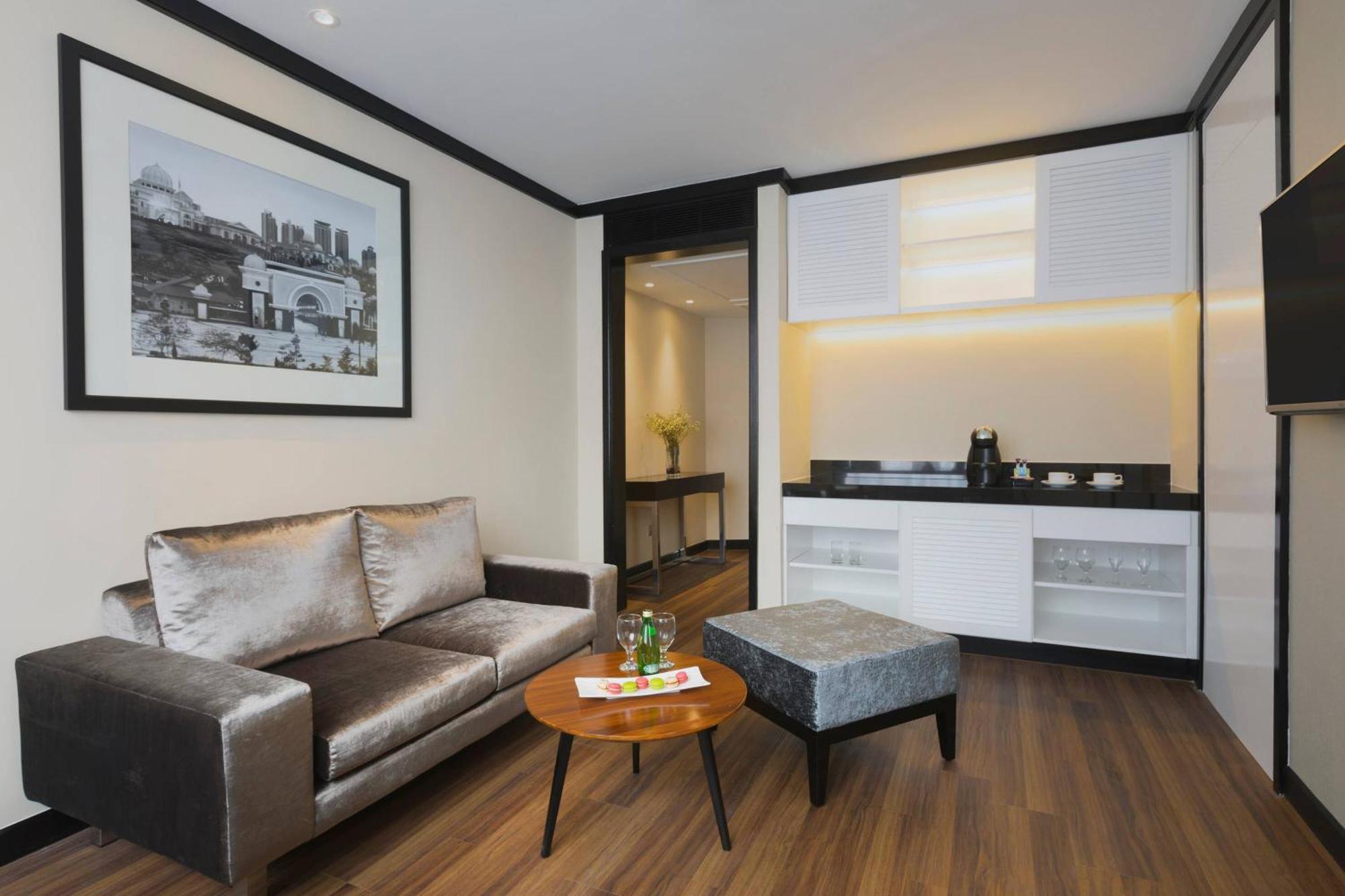 The Level Suite Executive Lounge Access