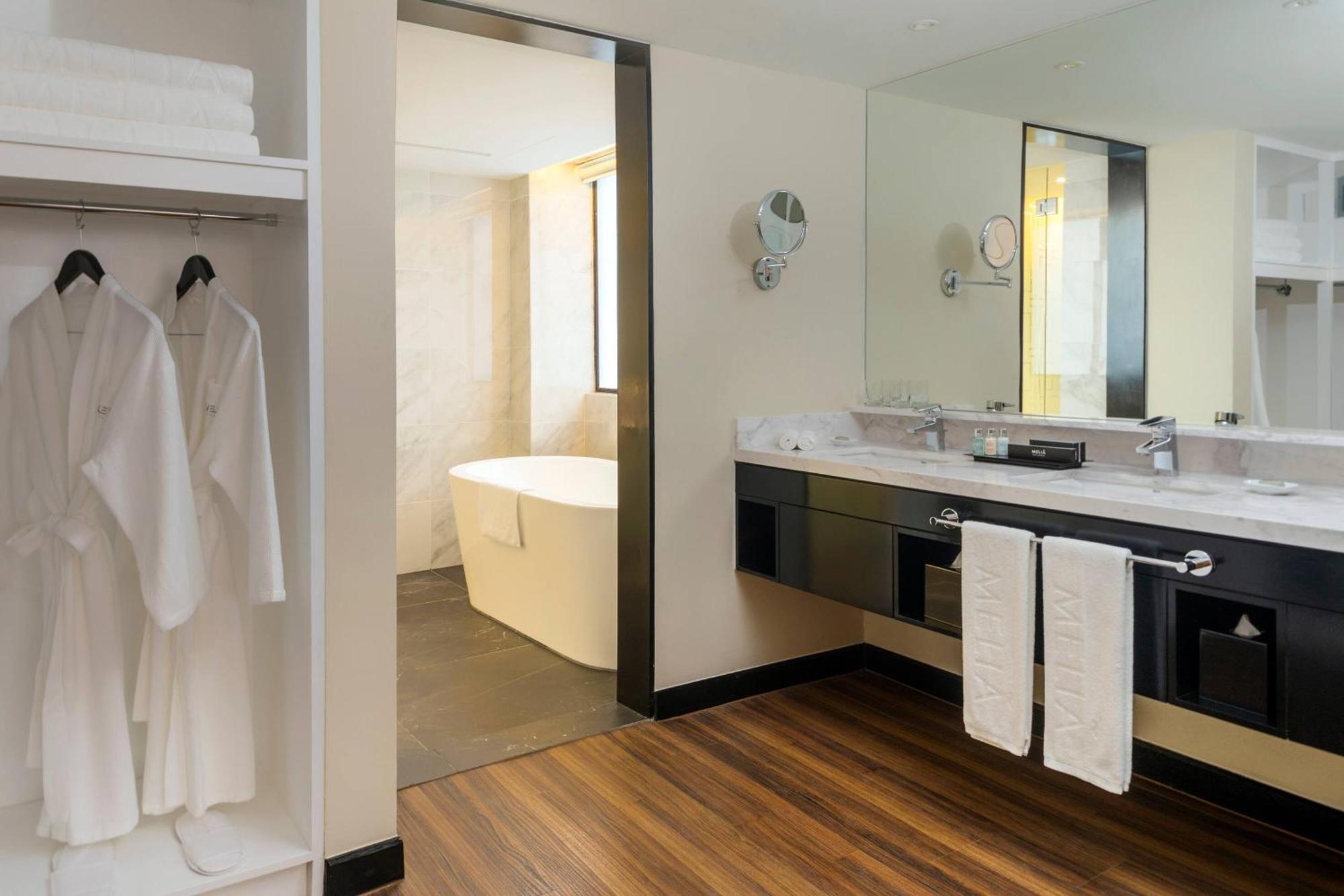 The Level Suite Executive Lounge Access