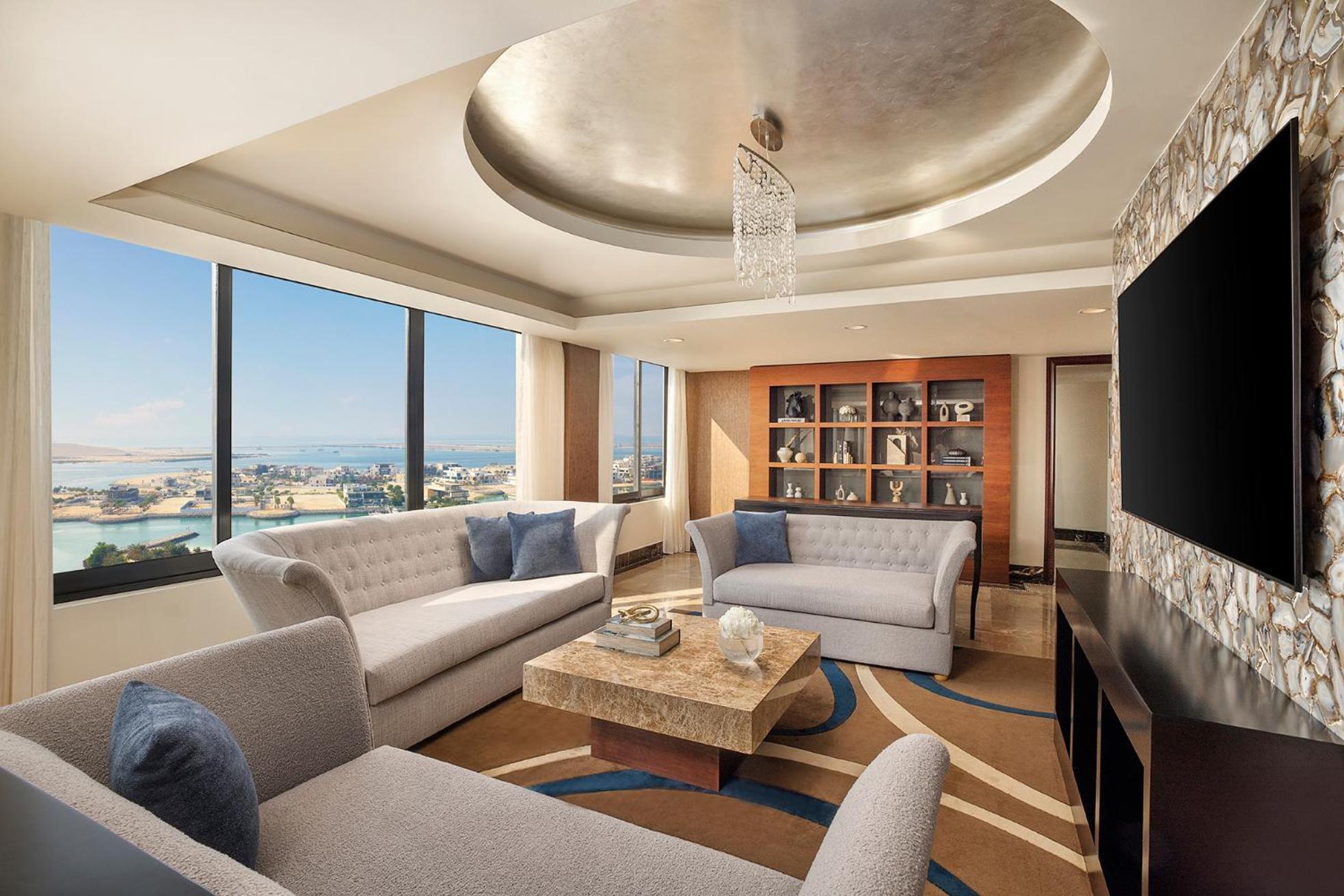 Royal Suite Smoking