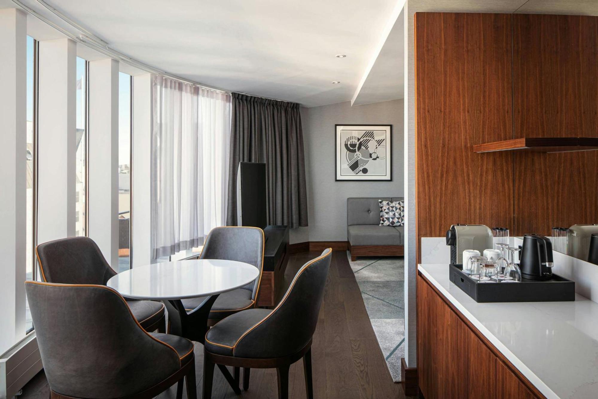 One-Bedroom Club Suite One King Bed
